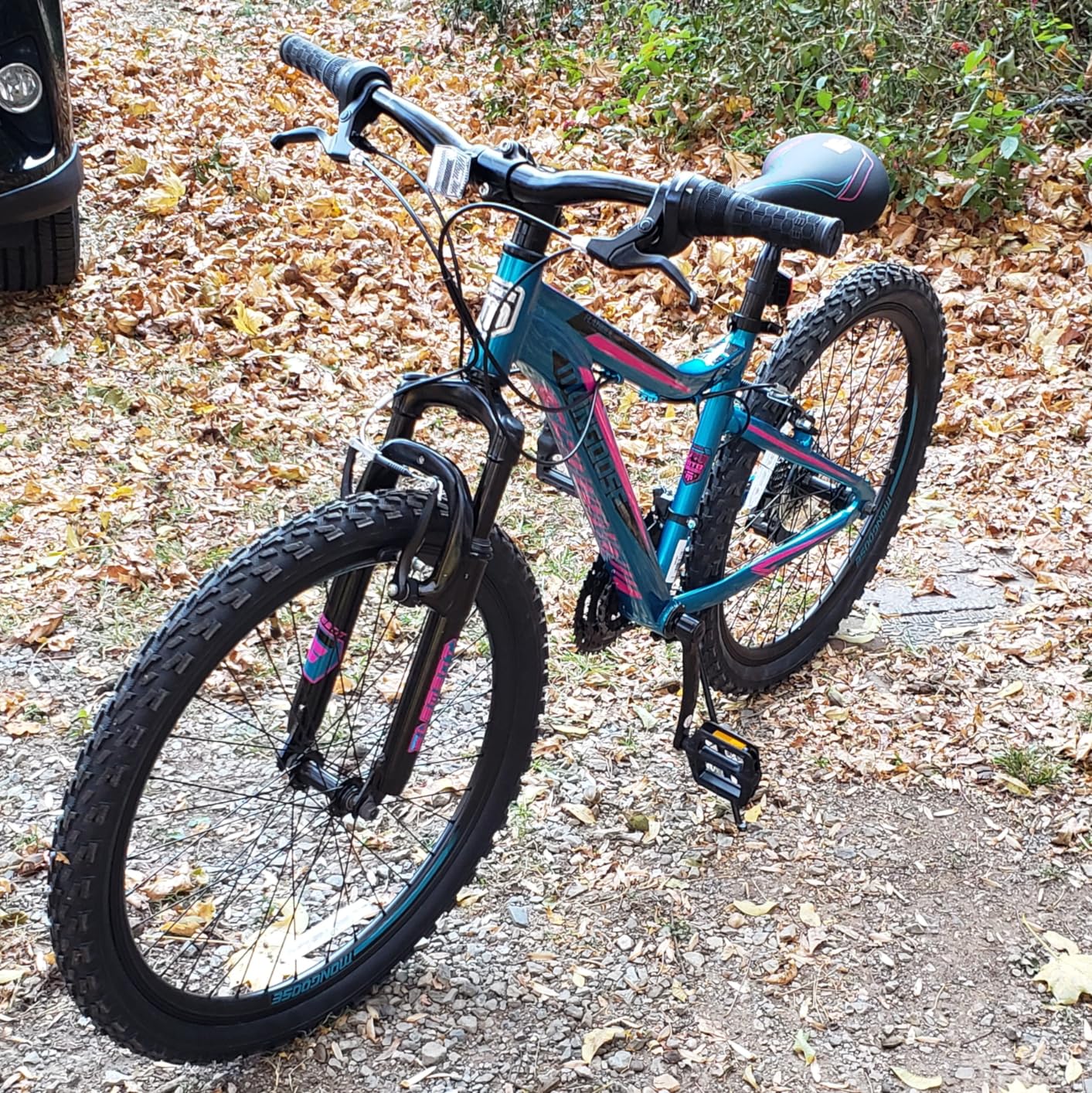 Mongoose Flatrock Mountain Bike, 21 Speed, Aluminum Frame, Knobby Mountain Tires, Suspension Fork, Trigger Shifters, Mechanical Disc Brakes customer photo 1
