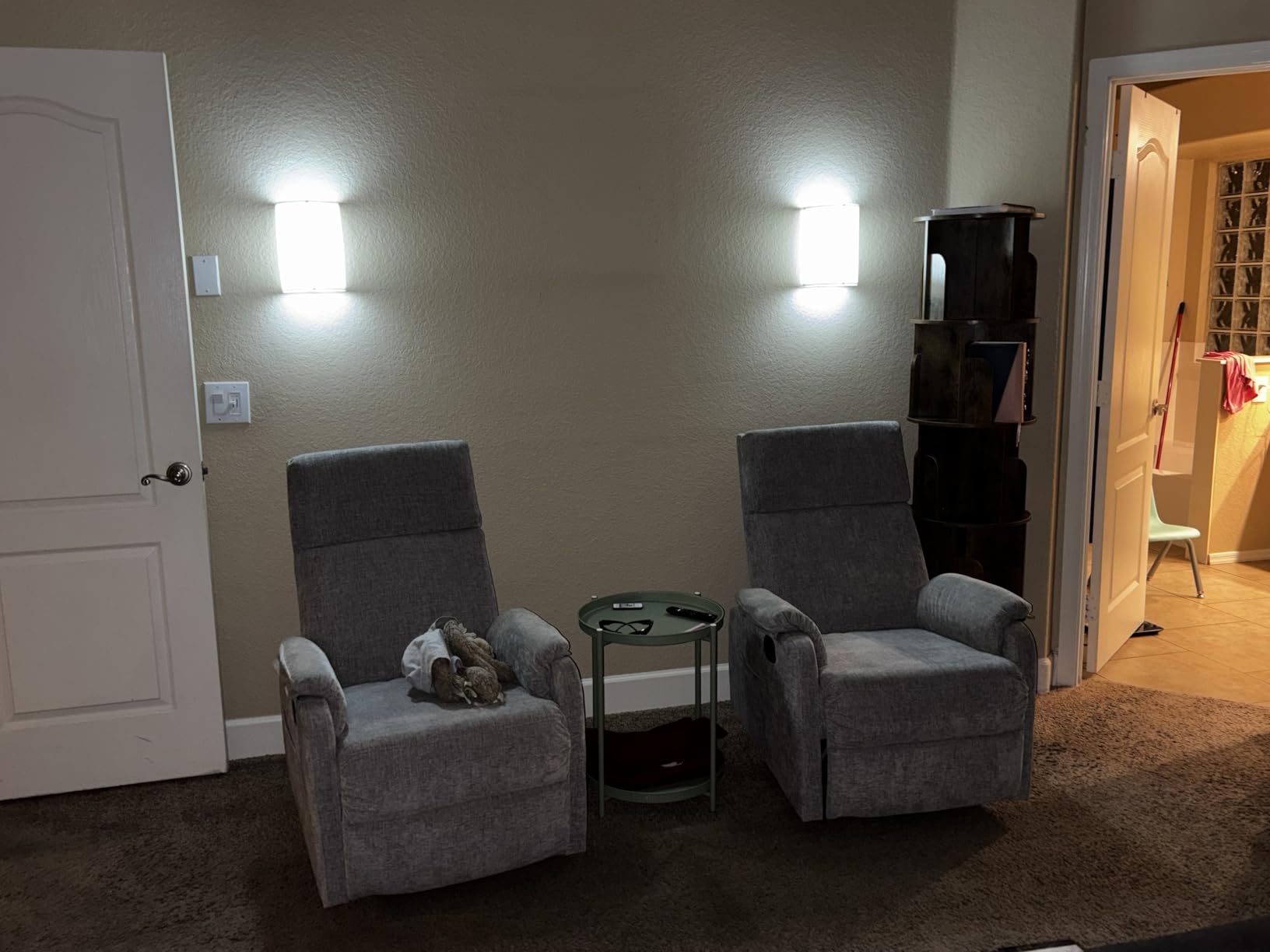Korser Recliner Chair, Swivel Rocking Recliner Chair for Adults, Glider Rocking Chair, Small Nursery Chair Recliner for Living Room, Reclining Chair with Modern-Designed Armrests, Chenille, Beige customer photo 2