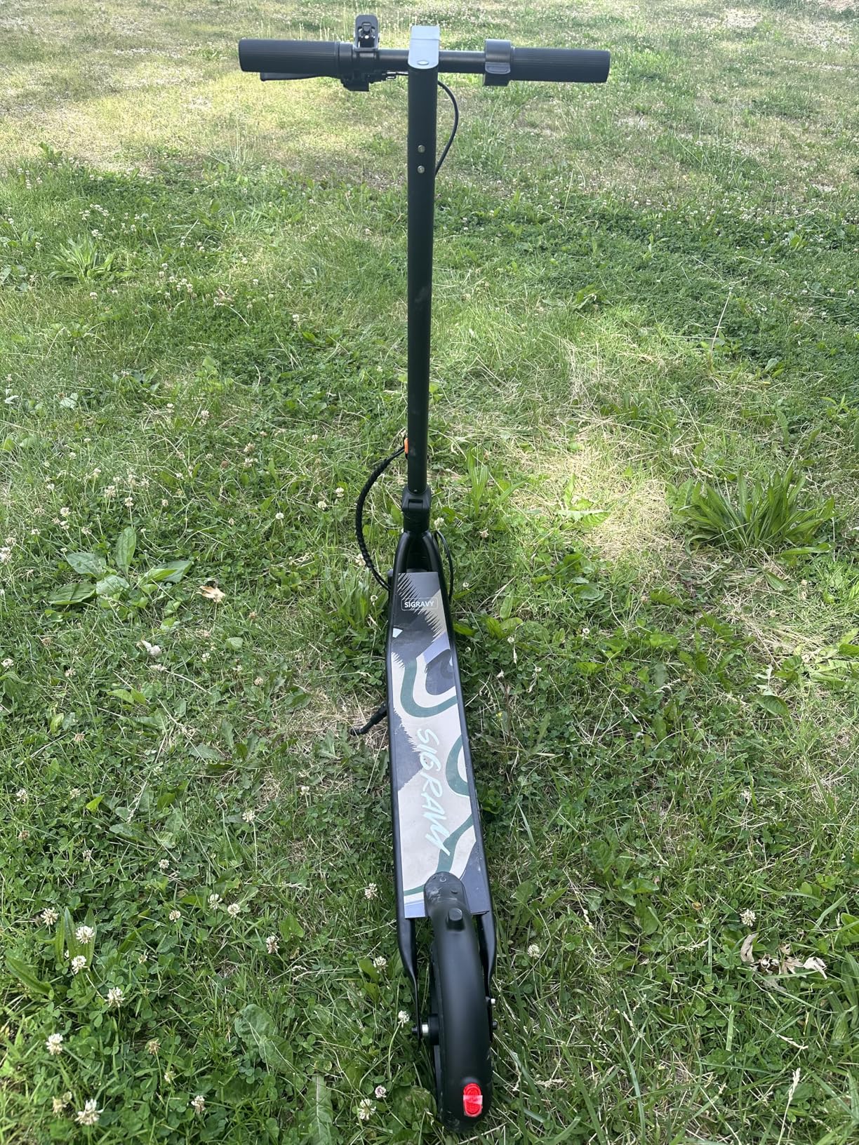 Sigravy Electric Scooter for Adults, Foldable Commuter E Scooter for Teens, 350W Motor, 19 MPH, Up to 21 Miles Range, 8.5