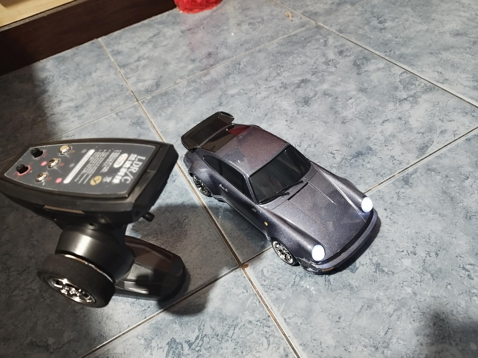 LDRC LD1899 1/18 RC Drift Car Nissan Skyline GTR R34 | RWD 2.4GHz Gyroscope | 3 Batteries Silver customer photo 2