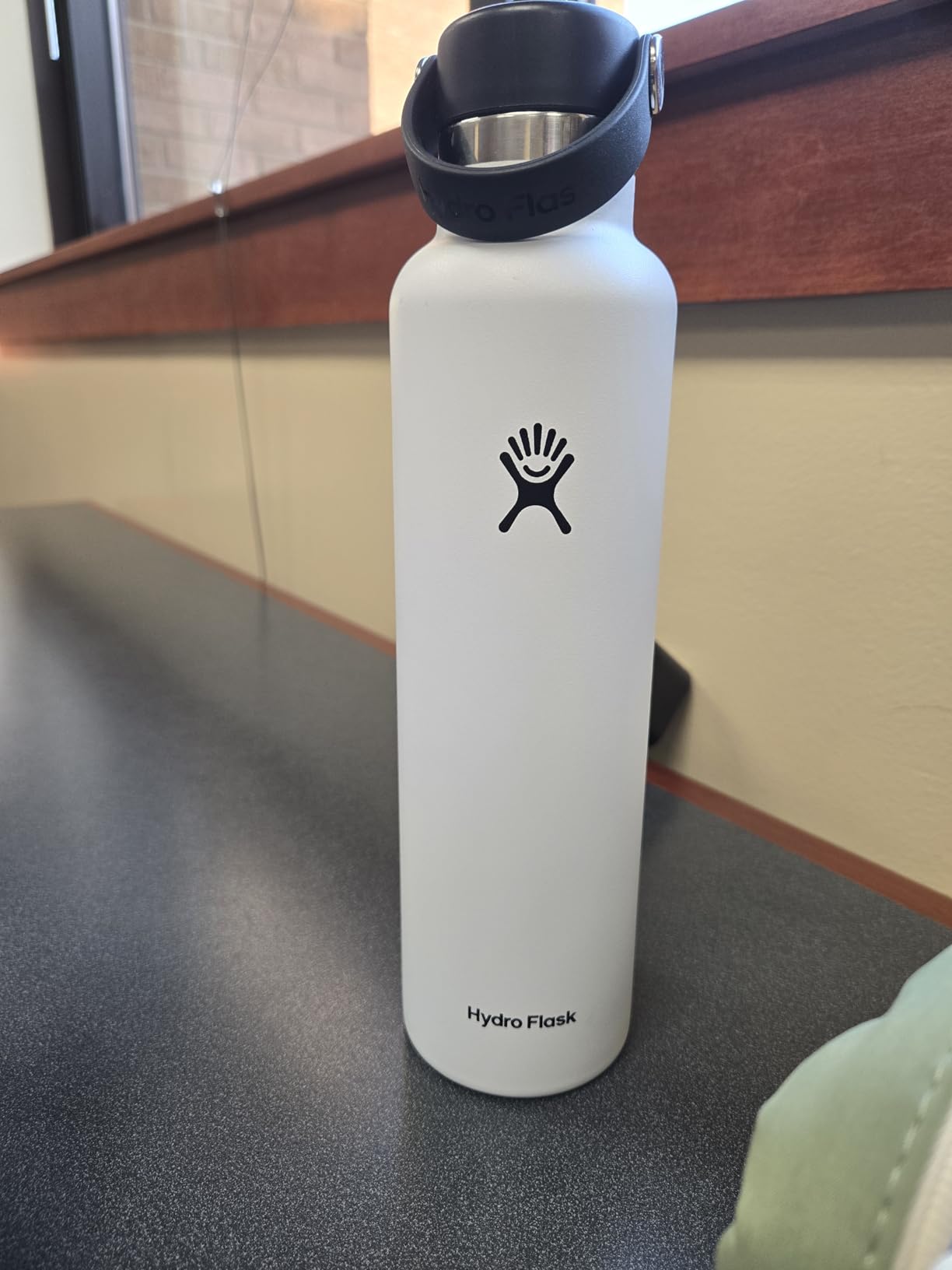 Hydro Flask Water Bottle - Insulated Stainless Steel - Straw Lid, Non Spill, Leakproof 24 Oz Trillium Pink customer photo 2