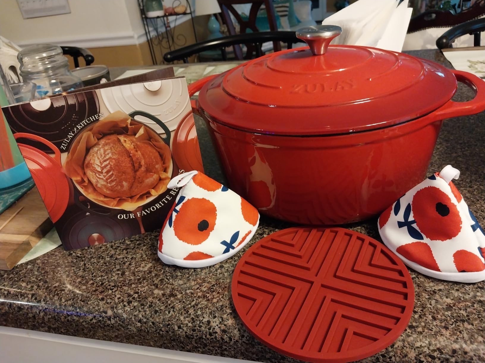 Zulay Kitchen 7.7 Quart Enameled Cast Iron Dutch Oven Pot with Lid - Premium Durability & Oven Safe up to 500°F - Heavy Duty Cookware Perfect for Bread Baking, Stews, Braising & Roasting - White customer photo 1