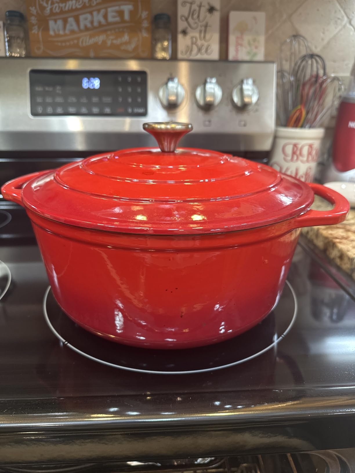 Zulay Kitchen 7.7 Quart Enameled Cast Iron Dutch Oven Pot with Lid - Premium Durability & Oven Safe up to 500°F - Heavy Duty Cookware Perfect for Bread Baking, Stews, Braising & Roasting - White customer photo 2