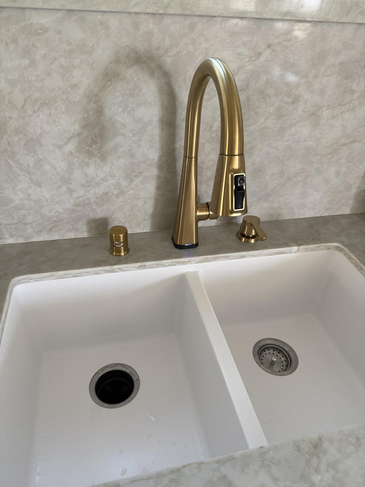 Delta Lenta Touchless Kitchen Faucet with Touch Technology, Brushed Nickel Kitchen Sink Faucet with Pull Down Sprayer, Single Hole, SpotShield 19802TLZ-SP-DST customer photo 2