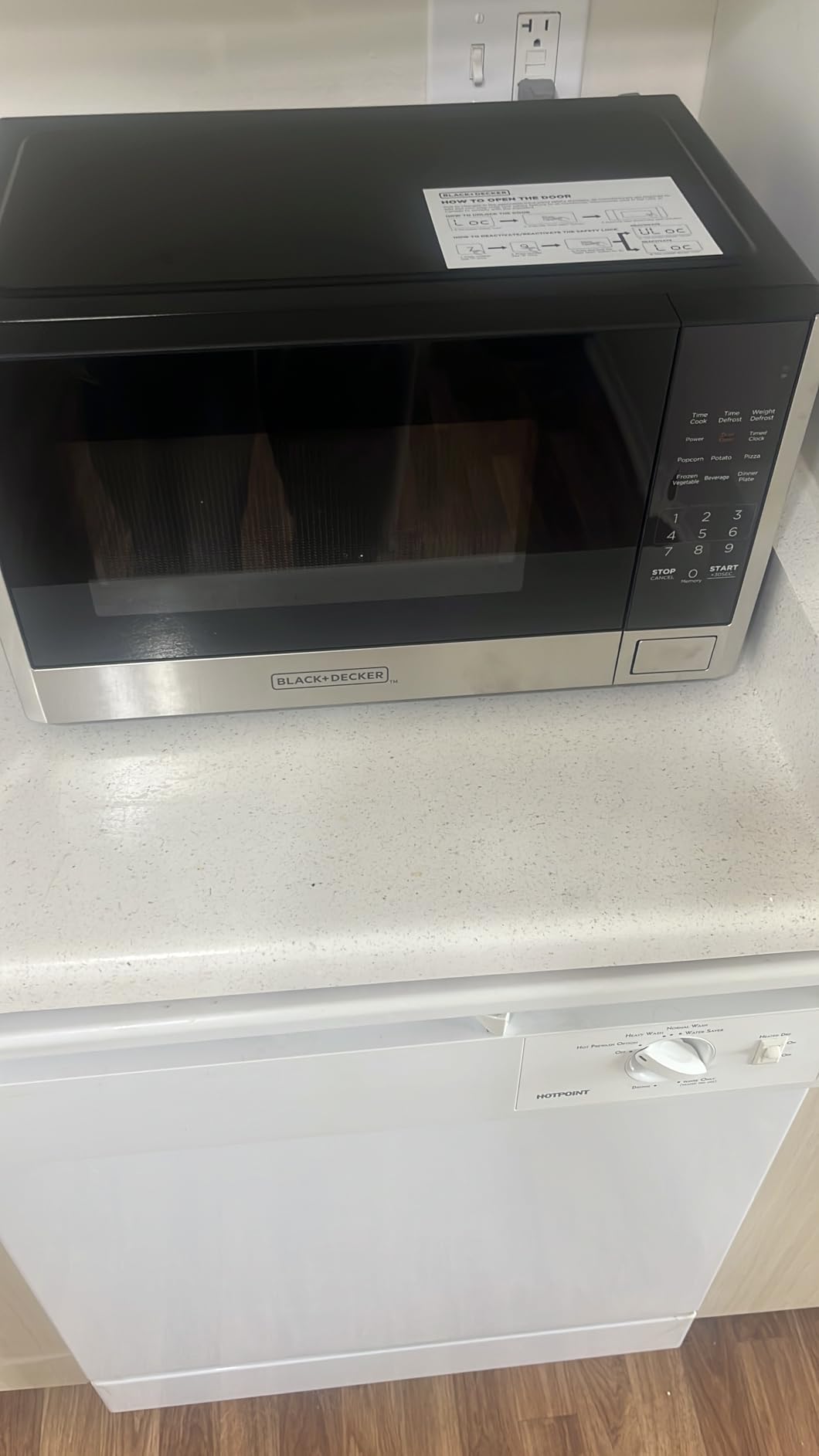 BLACK+DECKER Over the Range Microwave Oven with Vent and One-Touch Auto Cooking, 1.7 cu. ft. OTR Over Stove Microwave, Black, 1000 Watts, EM044K6CF-BK customer photo 2