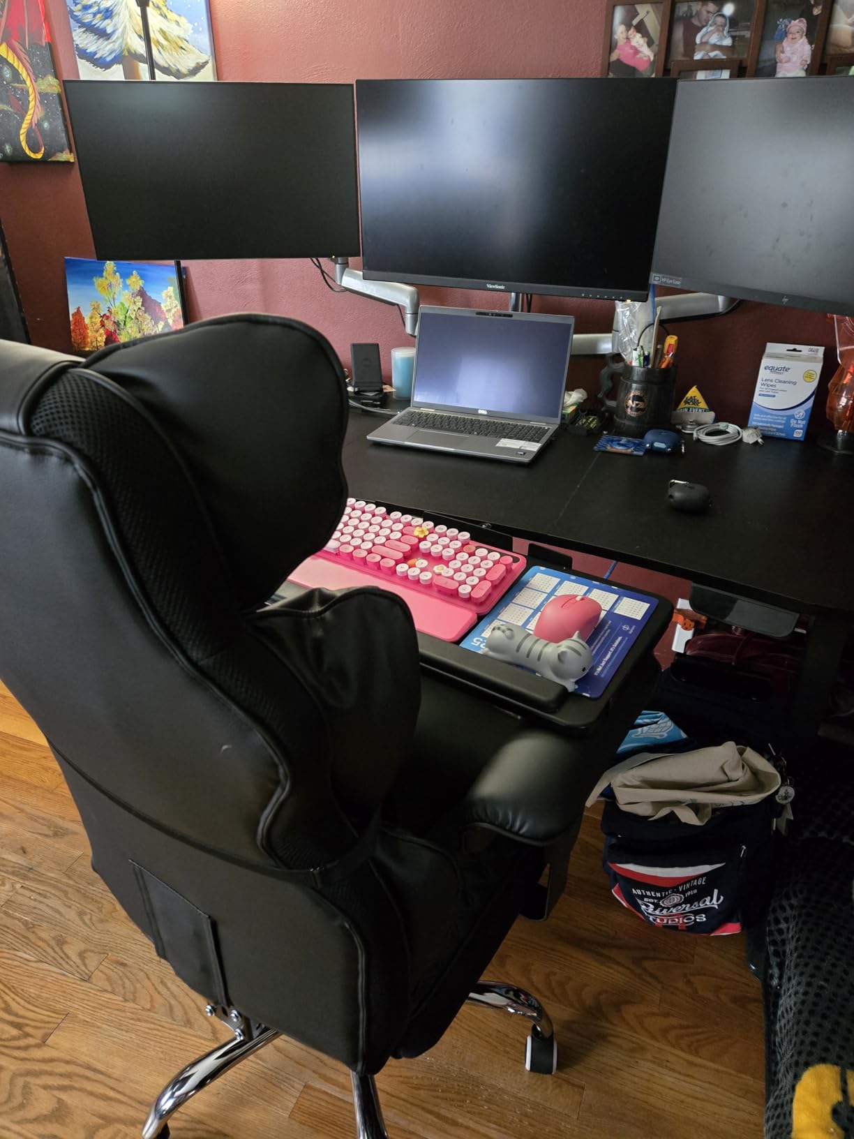 COMHOMA Big and Tall Office Chair Heavy Duty Wide Ergonomic Gaming Chair with Deluxe Embossing Designed Leather with Foot Rest, 150° Reclining Adjustable Armrests Pocket Spring Back Support and Pillow customer photo 2