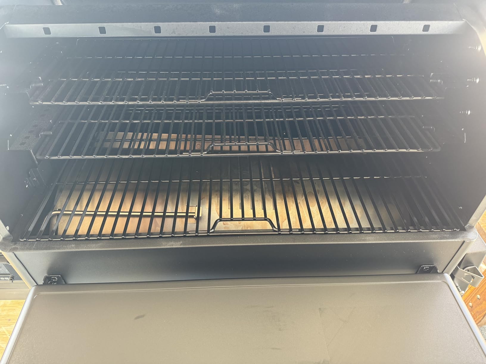 Pit Boss 850 Navigator Series WiFi & Bluetooth Wood Pellet Grill & Smoker, Flame Broiler and LCD Digital Controller, 932-Sq. In. Cook Space, 180F to 500F Temp Range, Meat Probe, 30 lb. Hopper customer photo 1