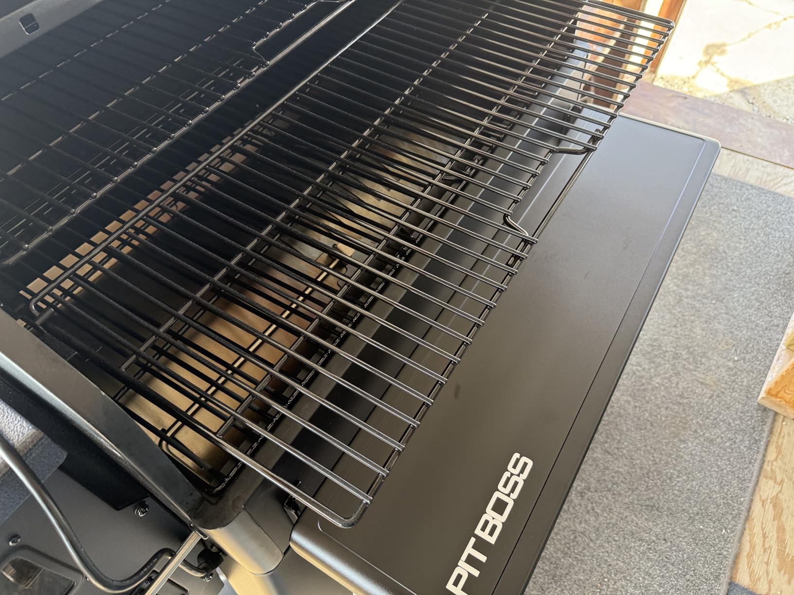 Pit Boss 850 Navigator Series WiFi & Bluetooth Wood Pellet Grill & Smoker, Flame Broiler and LCD Digital Controller, 932-Sq. In. Cook Space, 180F to 500F Temp Range, Meat Probe, 30 lb. Hopper customer photo 2