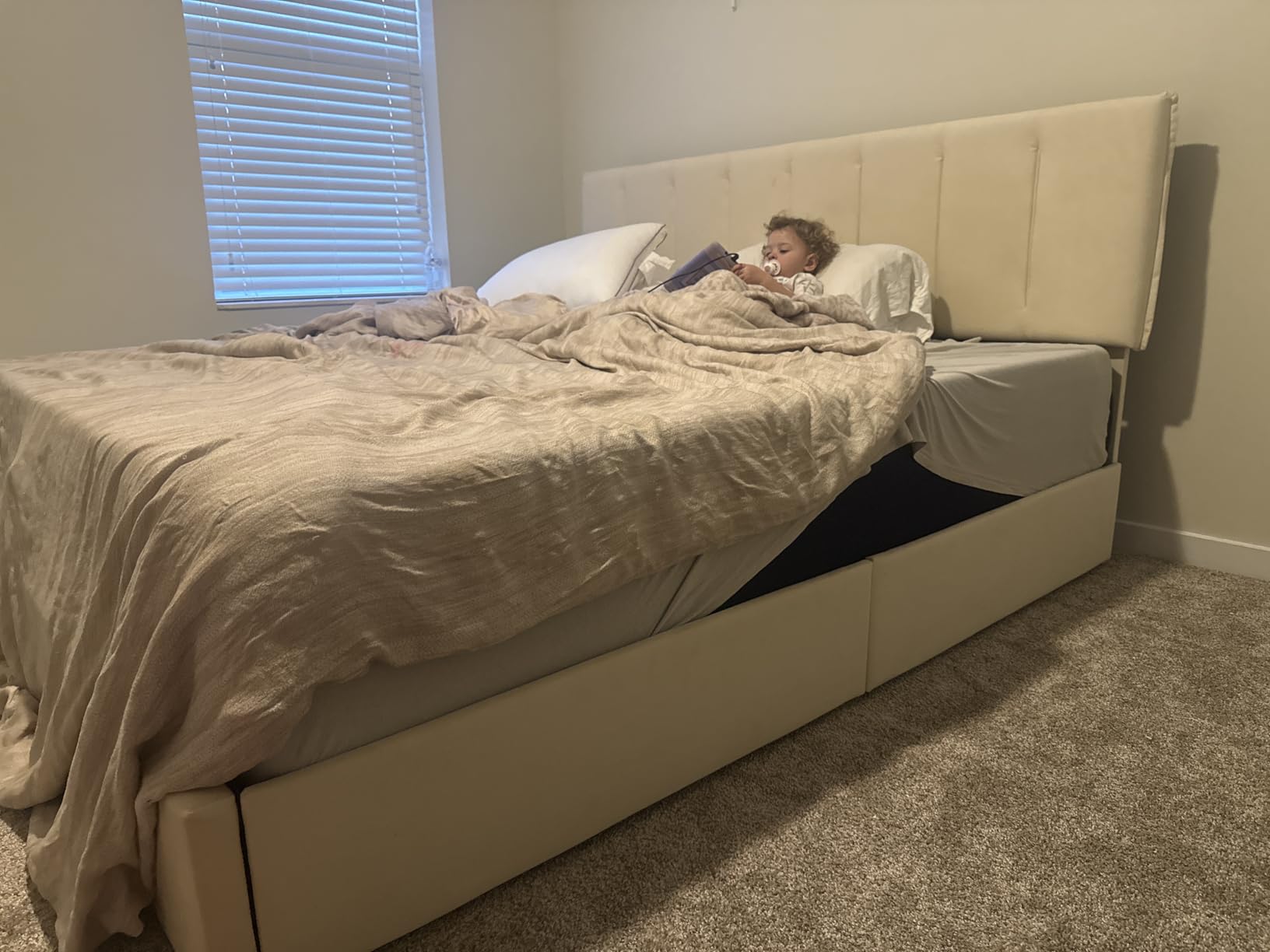 VECELO Queen Size Bed Frame with 4 Storage Drawers, Adjustable Height Headboard, Heavy-Duty Platform Bedframe with Strong Wooden Slats, No Box Spring Needed, Pale Beige customer photo 2