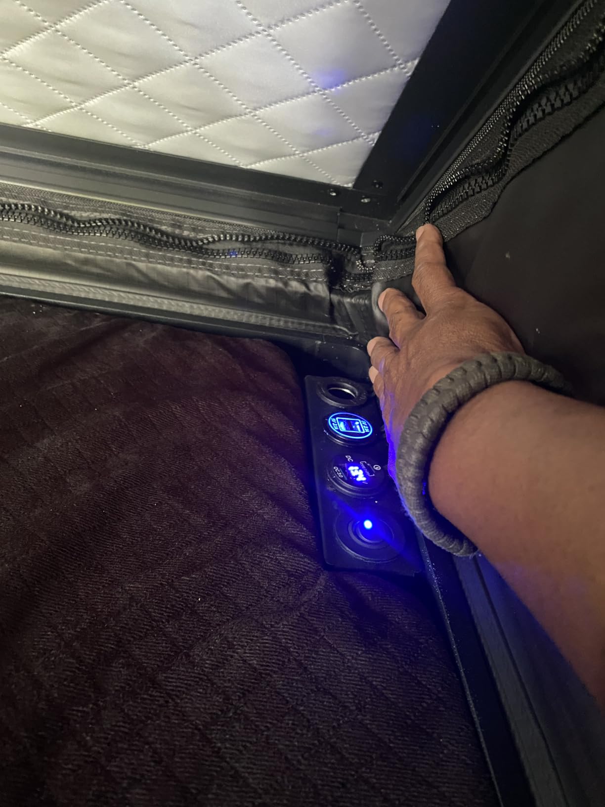 Solar Panel Rooftop Tent Hard Shell with Winter Thermal Layer customer photo 2