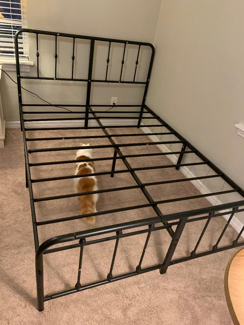 Zinus Leonardo Metal Platform Bed Frame, Victorian Spindle Style Headboard and Footboard, Heavy Duty Bed Base, Ample Underbed Space, Full customer photo 2