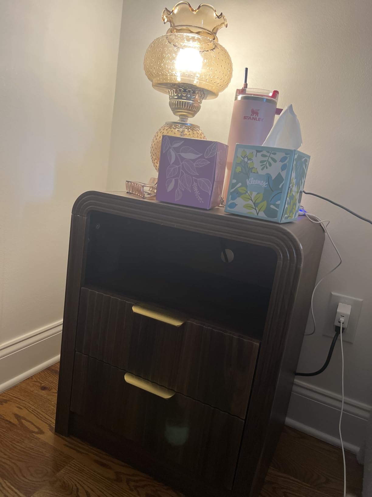 Decofy Fluted Nightstand with Charging Station, 19.7'' Wide Morden End Table with USB/Type-C Ports, 2 Drawers & Open Shelf, Curved Profile Design, Wood Bedside Table for Bedroom (Natural Oak) customer photo 2