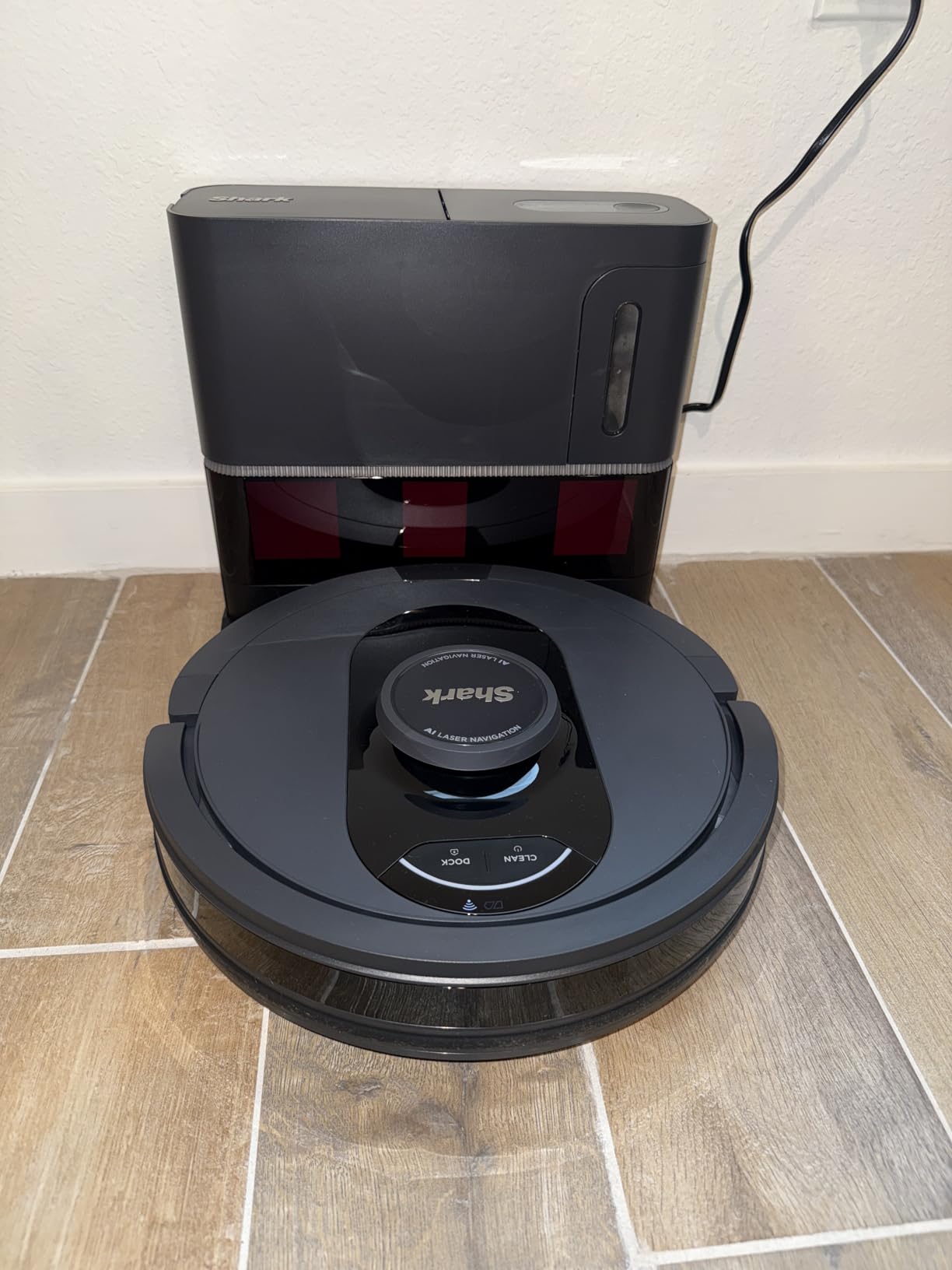 Shark AV2613WA Matrix Plus 2in1 Robot Vacuum & Mop with Sonic Mopping, Matrix Clean, Home Mapping, HEPA Bagless Self Empty Base, CleanEdge, for Pet Hair, WiFi, Compatible with Alexa, Black/Gold customer photo 1