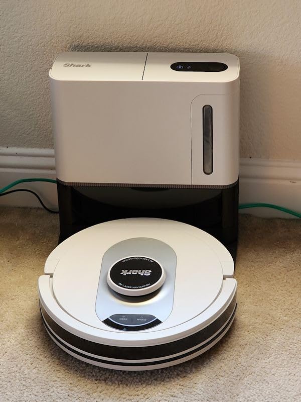 Shark AV2613WA Matrix Plus 2in1 Robot Vacuum & Mop with Sonic Mopping, Matrix Clean, Home Mapping, HEPA Bagless Self Empty Base, CleanEdge, for Pet Hair, WiFi, Compatible with Alexa, Black/Gold customer photo 2