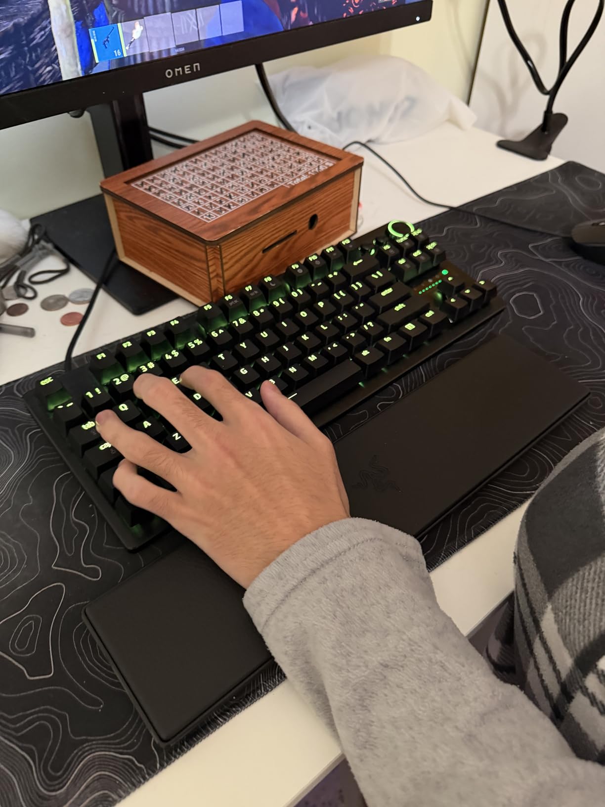 Razer Huntsman V3 Pro TKL 8KHz Esports Gaming Keyboard: Analog Optical Switches Gen 2-8000 Hz Polling Snap Tap - Rapid Trigger - Adjustable Actuation - Media Controls - PBT Keycaps - Black customer photo 2
