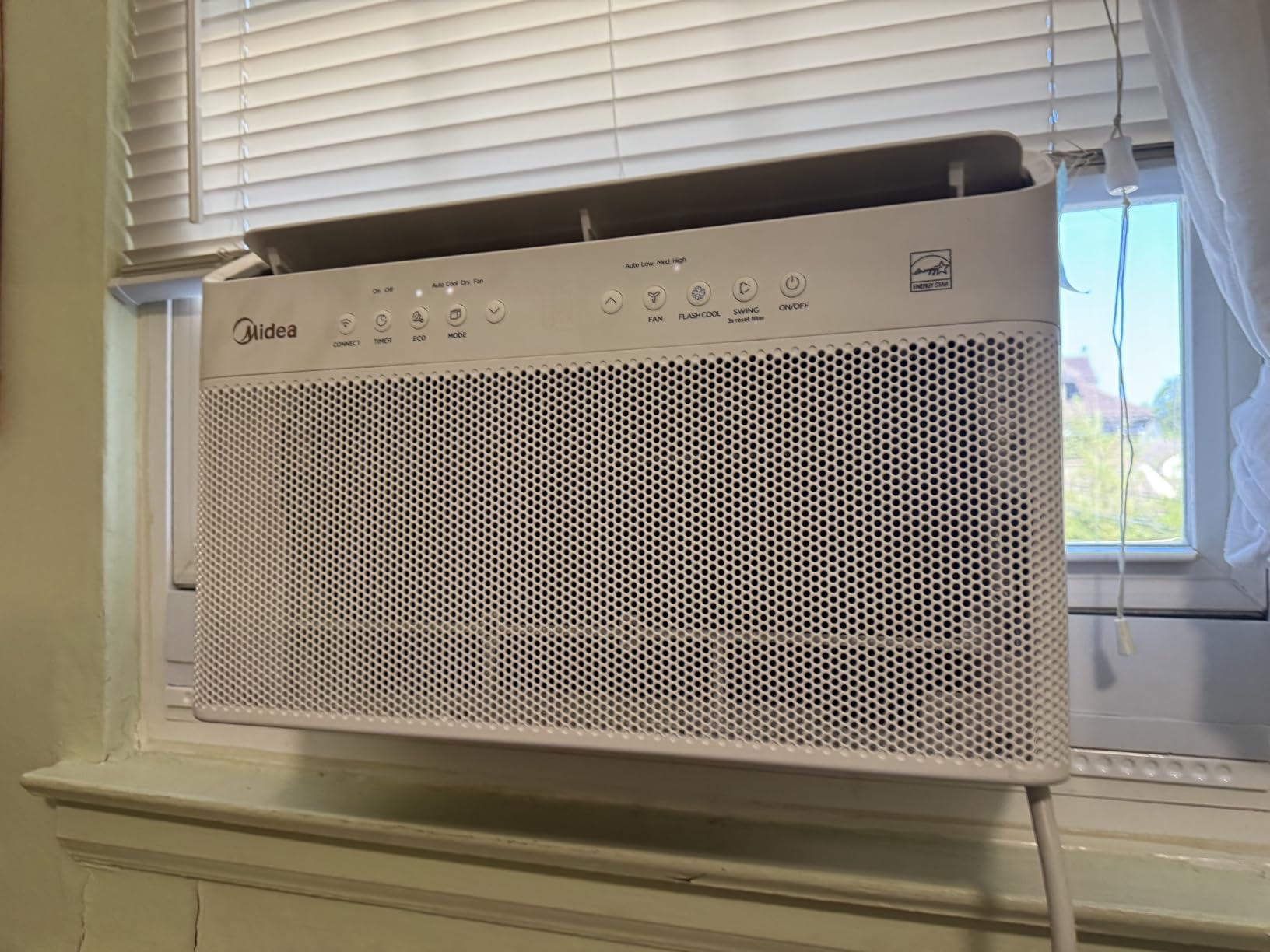 Midea 12,000 BTU U Shaped Smart Inverter Window Air Conditioner - Cools 550 Sq Ft, Ultra Quiet with Open Window Operation - Alexa/Google Assistant Compatible (2026 Edition) customer photo 1