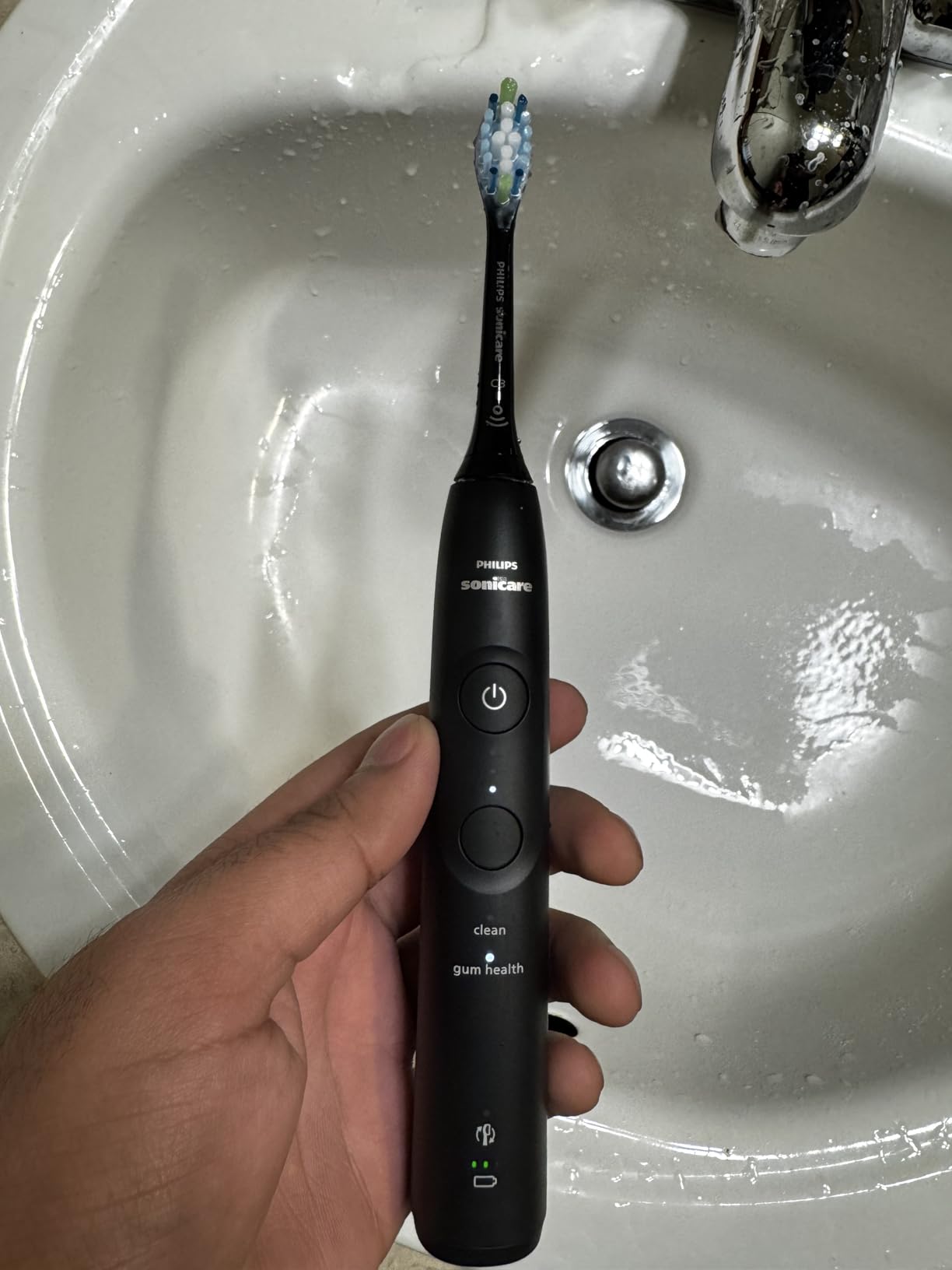 Philips Sonicare 5900 Series Electric Toothbrush, Pressure Sensor, 6 Brushing Settings, SmarTimer, BrushPacer, 21-Day Runtime, Gentle Professional-Clean Feel, for Sensitive Gums, White, HX7130/02 customer photo 1