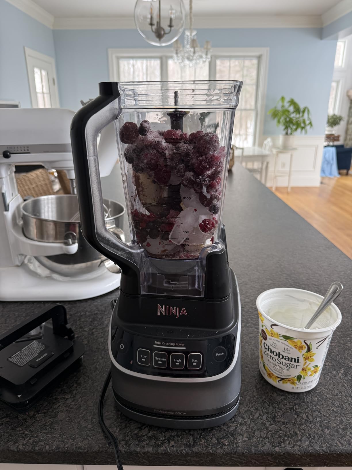 Ninja UltraCrush Professional Kitchen System | 1500W, 72oz Full-Size Blender, 8-Cup Food Processor & 18 oz To-Go Cup | Total Crushing Technology, Smoothies, Ice Crush, Chopping | Silver | BP401 (2026) customer photo 2