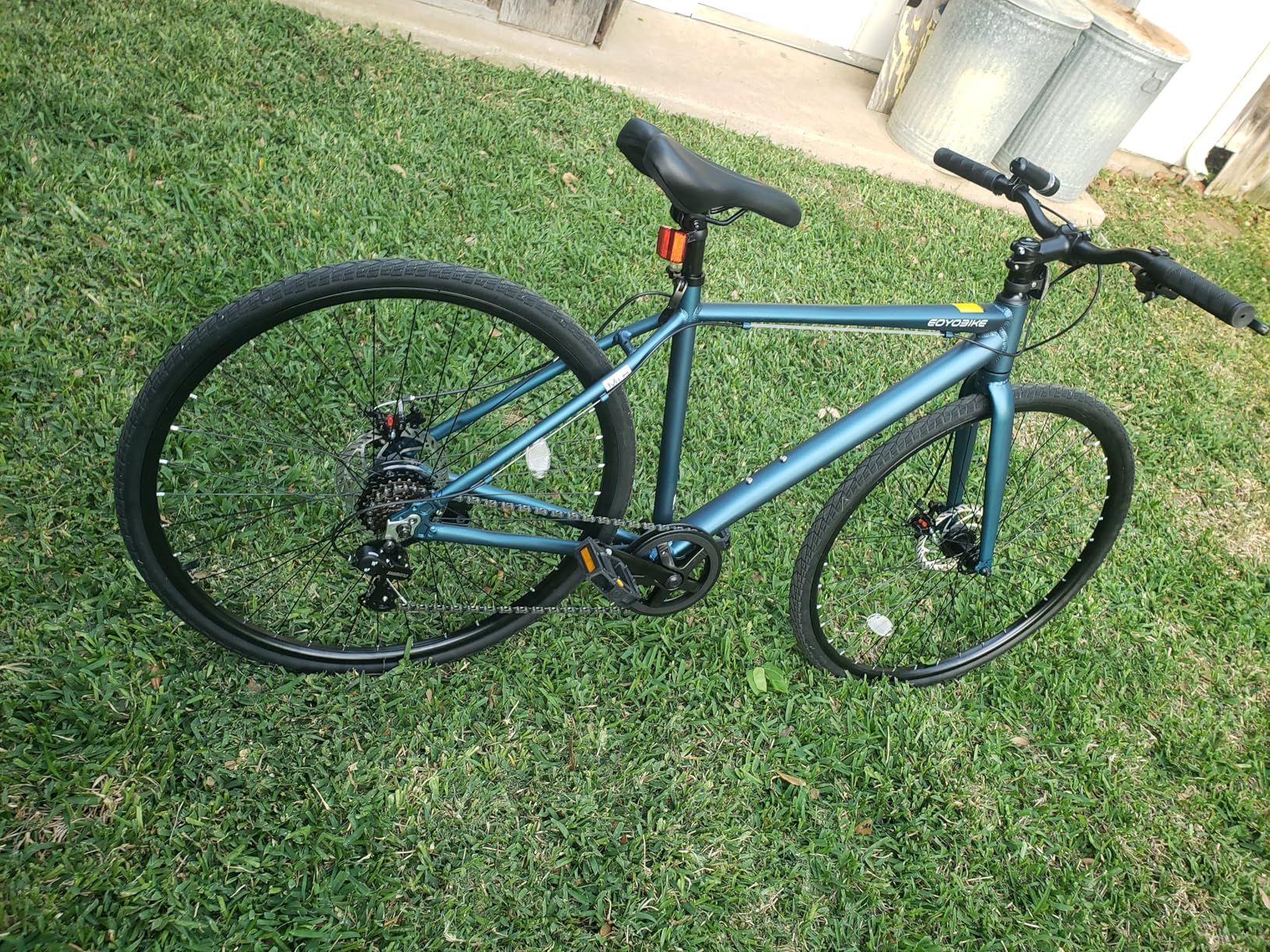 MOPHOTO Hybrid Bike for Adults, 700C City Commuter Bicycle, Lightweight Aluminum Frame, 8-Speed Urban Fitness Bike for Men&Women, Dual Disc Brakes, Upright Flat Handlebar, LED Headlight & Reflectors customer photo 1