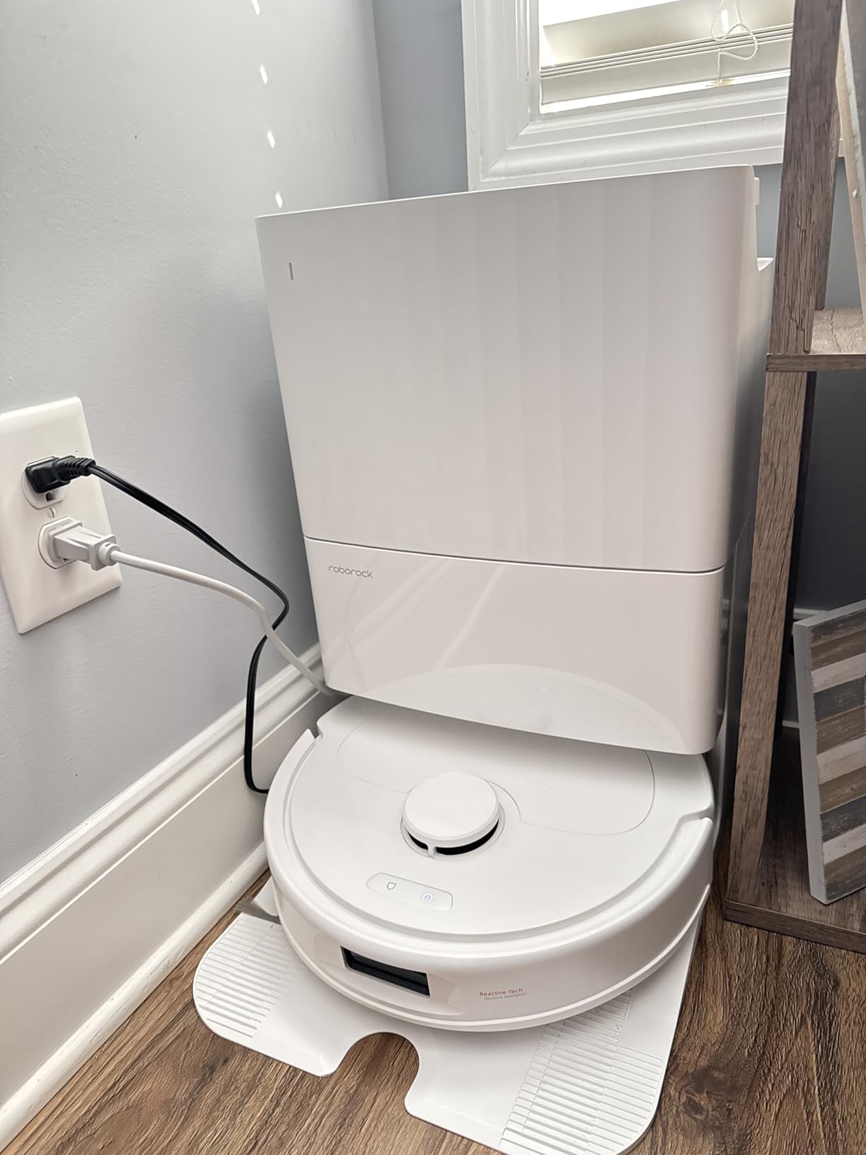 roborock Qrevo S Pro Robot Vacuum and Mop, 18,500Pa Suction, Multifunctional Dock with 167°F Mop Self-Cleaning, Smart Obstacle Avoidance, Anti-Tangle Brush, Liftable Spinning Mop, White customer photo 1