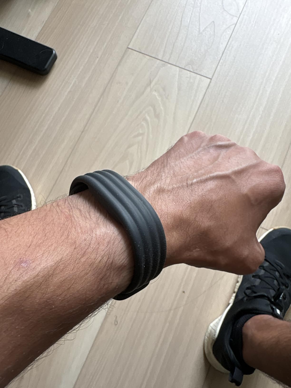 Google Fitbit Air Active Band - Workout-Friendly Silicone Band - Only Compatible with Fitbit Air - Obsidian, Small customer photo 1