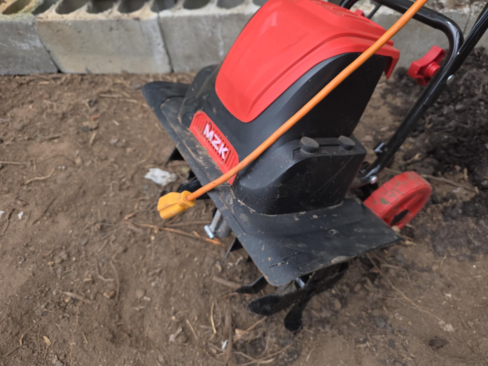 MZK 16-Inch 13.5-Amp Corded Electric Tiller/Cultivator, 8-inch tillling Depth with Adjustable Wheels, Foldable Electric Rototiller for Lawn/Yard/Garden Soil Digging,TC16A08 customer photo 1