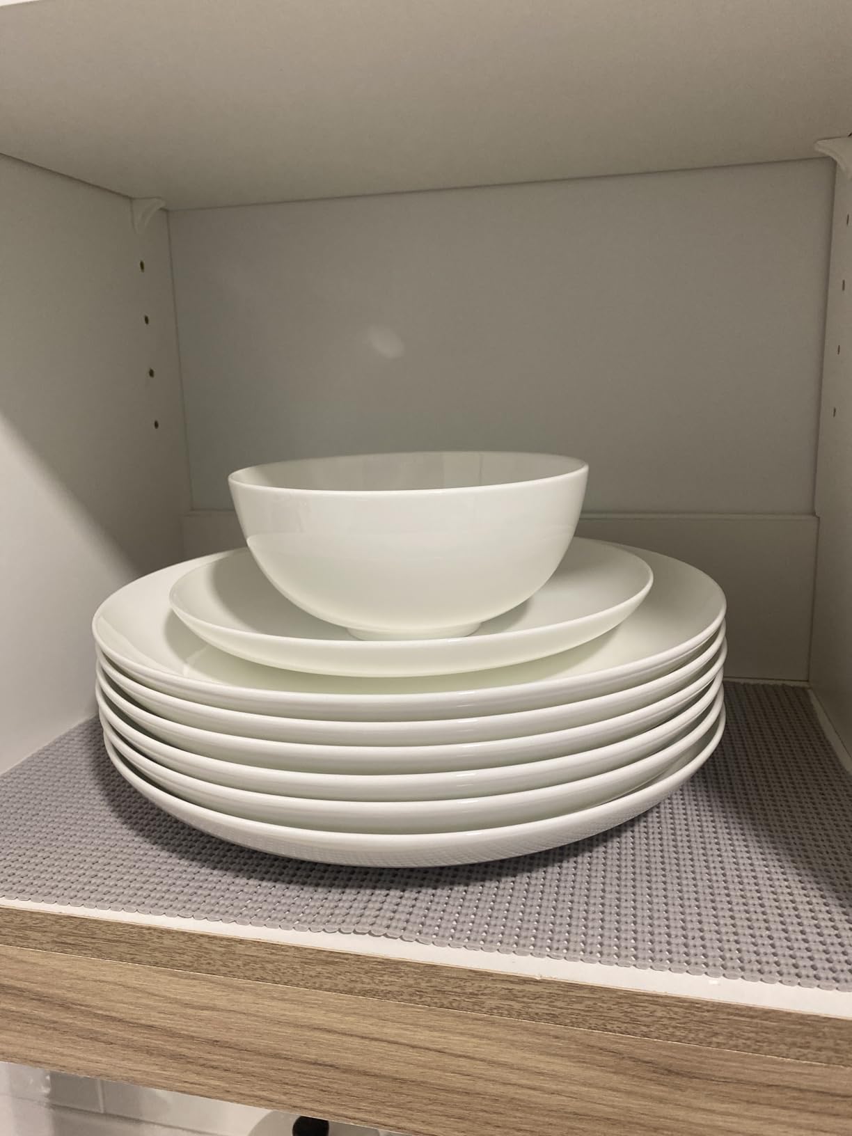 Lenox Dinnerware Set, Studio 1414 Scallop 16-Piece Set, Service For 4, Bone China Material, Dishwasher & Microwave Safe, Plates and Bowls Sets (White, 16 Pieces) customer photo 2