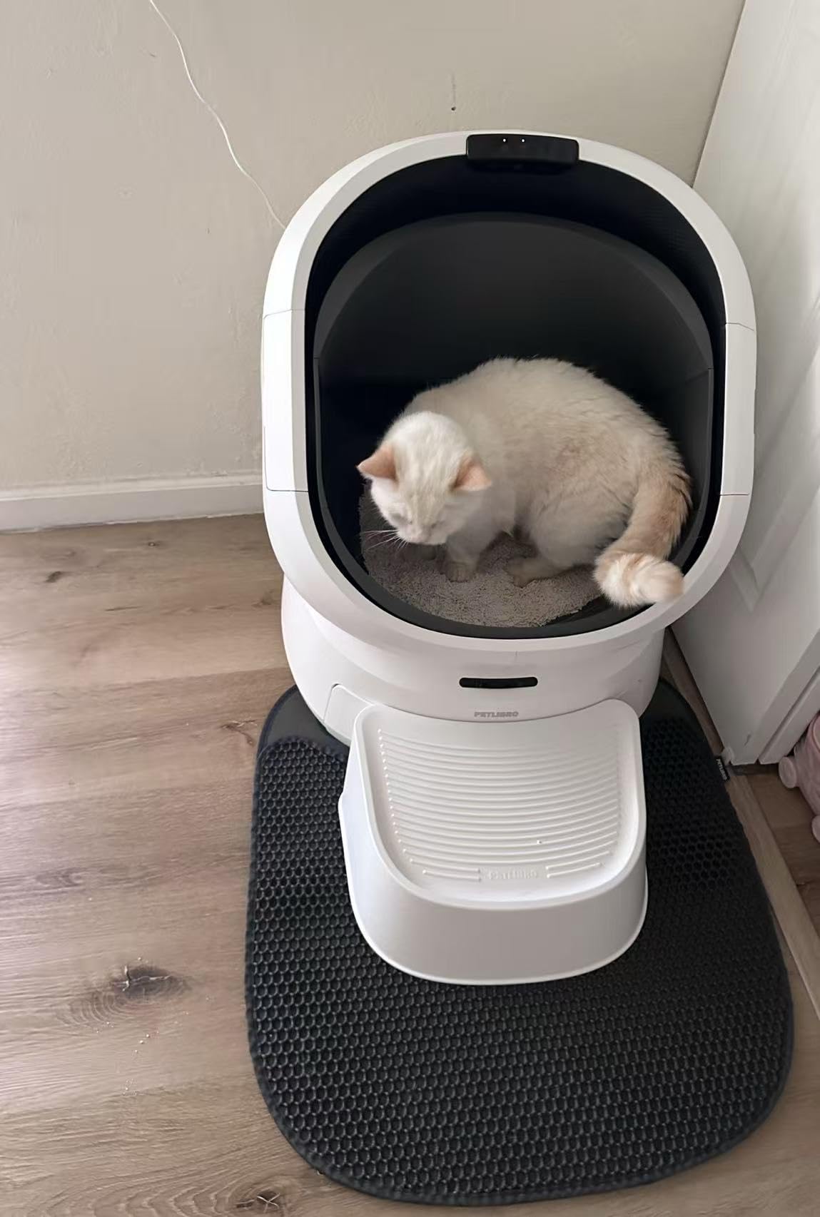 PETLIBRO Automatic Litter Box with AI-Camera Waste Analysis, Auto Odor-Control Self Cleaning Litter Box, Large Open-Top Luma Smart Litterbox customer photo 2