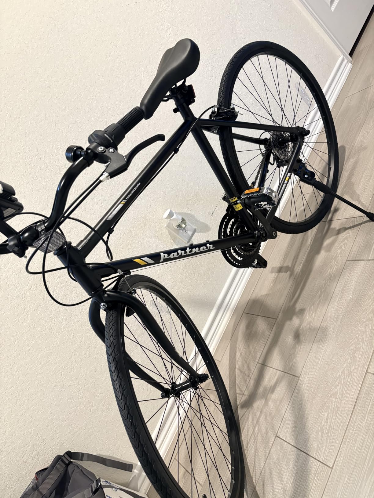 Goplus Hybrid Bike, 18-Speed 700C Urban Commuter Bicycle, Shimano Drivetrain, Lightweight Aluminum Frame, Dual Caliper Brakes, Phone Holder, 85% Pre-Assembled City Bicycle for Men Women Adult customer photo 1
