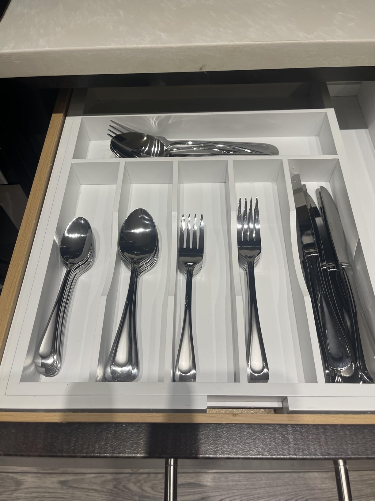 Oneida Silverware Set For 8, Satin Sand Dune 45-Piece Everyday Flatware Set with Serving Utensils, Service For 8, 18/0 Stainless Steel Silverware, Knives Spoons and Forks (Silver, 45 Piece) customer photo 1