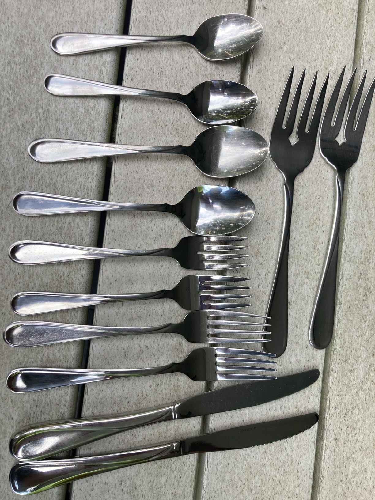 Oneida Silverware Set For 8, Flight 45-Piece Everyday Flatware Set with Serving Utensils, Service For 8, 18/0 Stainless Steel, Dishwasher Safe, Knives Spoons and Forks Set, Dining (Silver, 45 pieces) customer photo 1