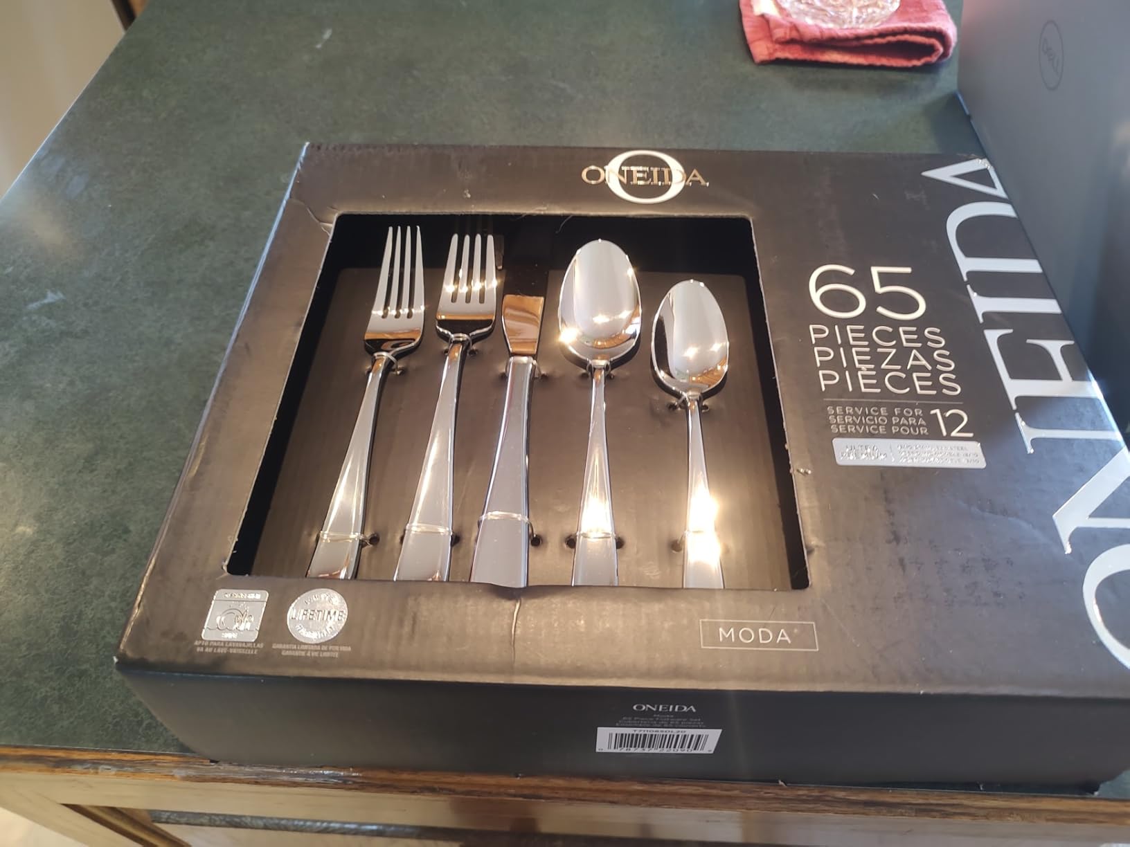 Oneida Silverware Set For 12, Moda 65-Piece Fine Flatware Set with Serving Utensils, Service For 12, 18/10 Stainless Steel, Dishwasher Safe customer photo 2