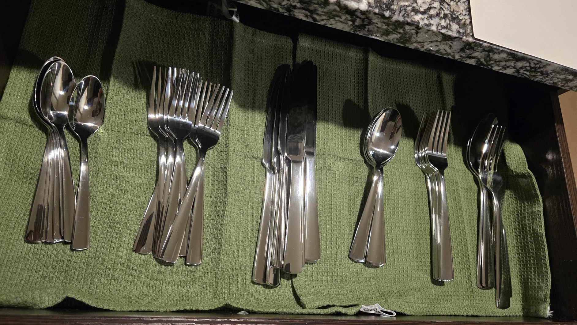 45-Piece Flatware Sets, Silverware Set for 8, Durable Stainless Steel Tableware in Ergonomic Design Size and Weight, Kitchen Utensils Set with Steak Knives, Rust-proof, Dishwasher Safe customer photo 1