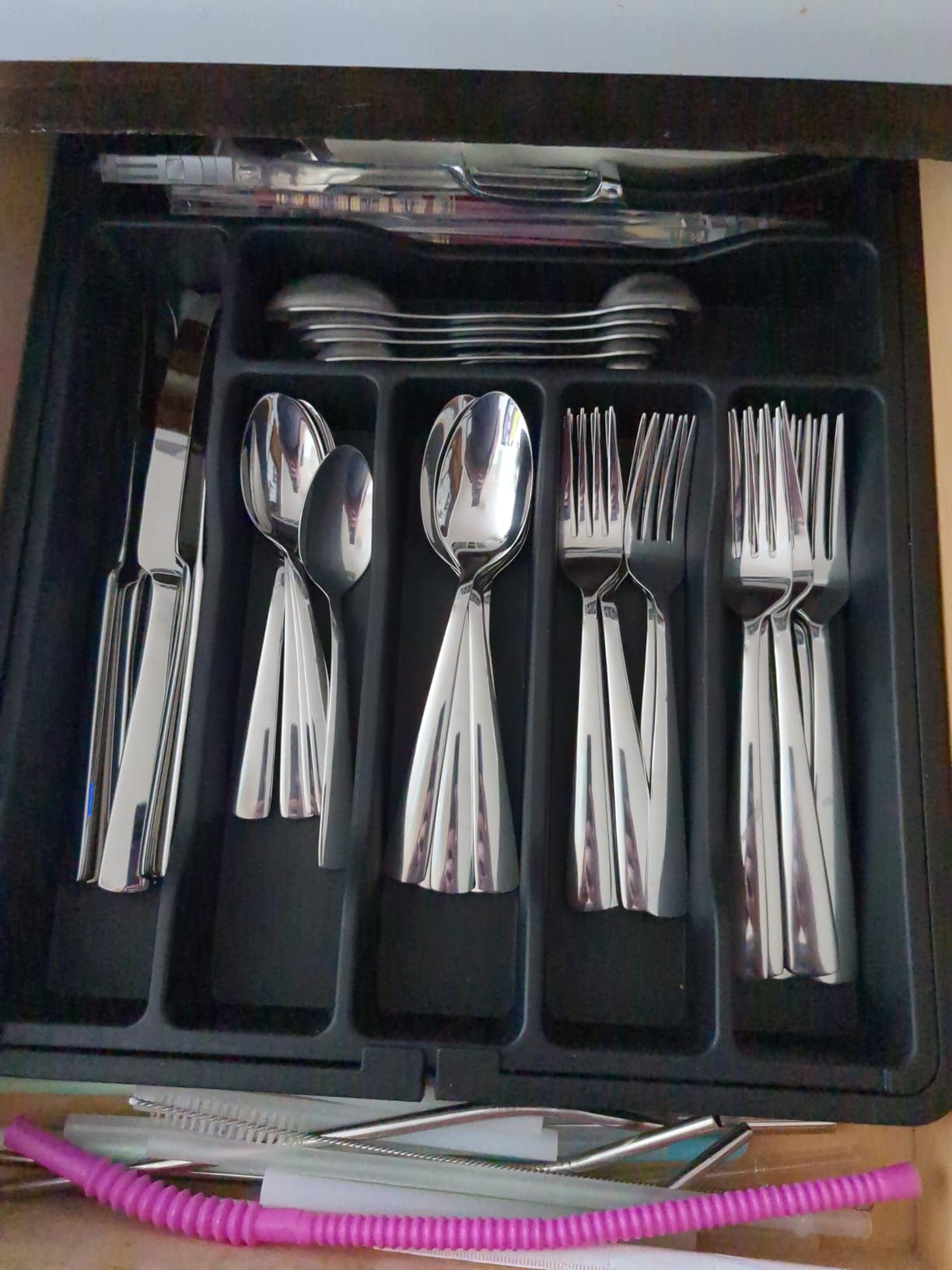 45-Piece Flatware Sets, Silverware Set for 8, Durable Stainless Steel Tableware in Ergonomic Design Size and Weight, Kitchen Utensils Set with Steak Knives, Rust-proof, Dishwasher Safe customer photo 2
