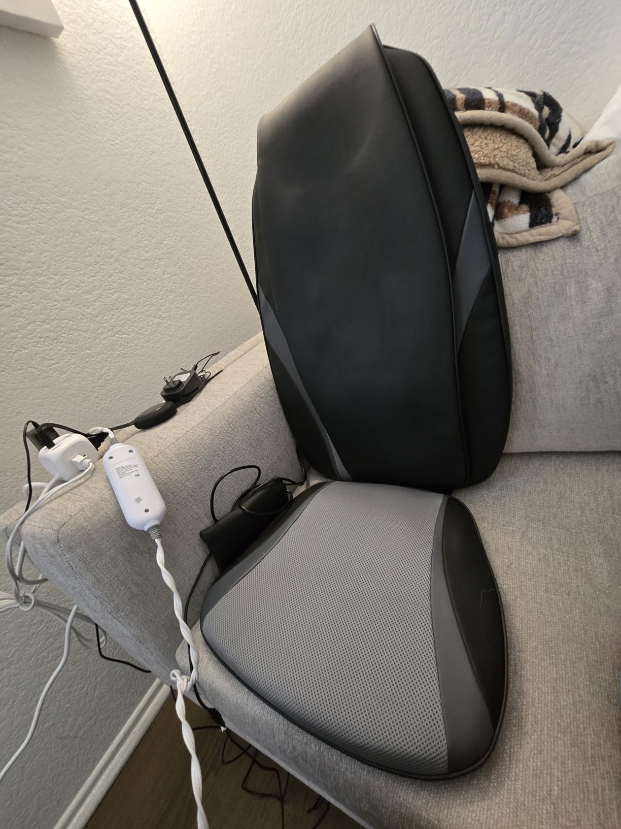 Snailax Shiatsu Back Massager with Heat, Deep Kneading Massage Chair Pad for Neck, Shoulders, Full Back & Waist, Adjustable Roller Massage Seat Cushion for Home Office, Pain Relief, Gift for Men Women customer photo 2