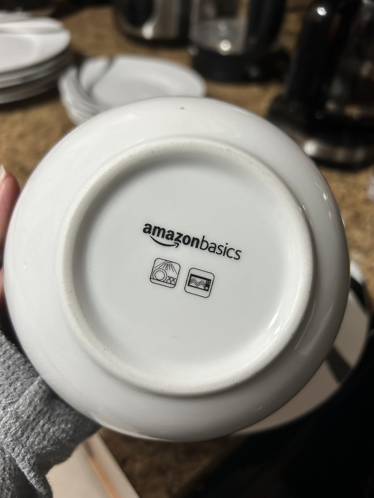 Amazon Basics 18-Piece Complete Kitchen Dinnerware Set, Microwave and Dishwasher Safe, Plates, Dishes, Bowls, Swirl, Heat Resistant, Service for 6, Everyday Use customer photo 2