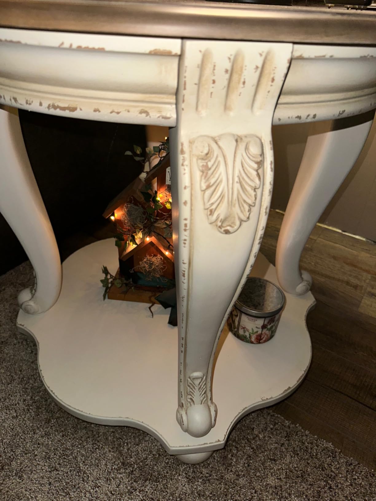 Signature Design by Ashley Realyn Round End Table, Cottage-Style Side Table with Antiqued Two-Tone Finish, Wood & Veneer Construction for Living Room or Bedroom, White/Brown customer photo 1