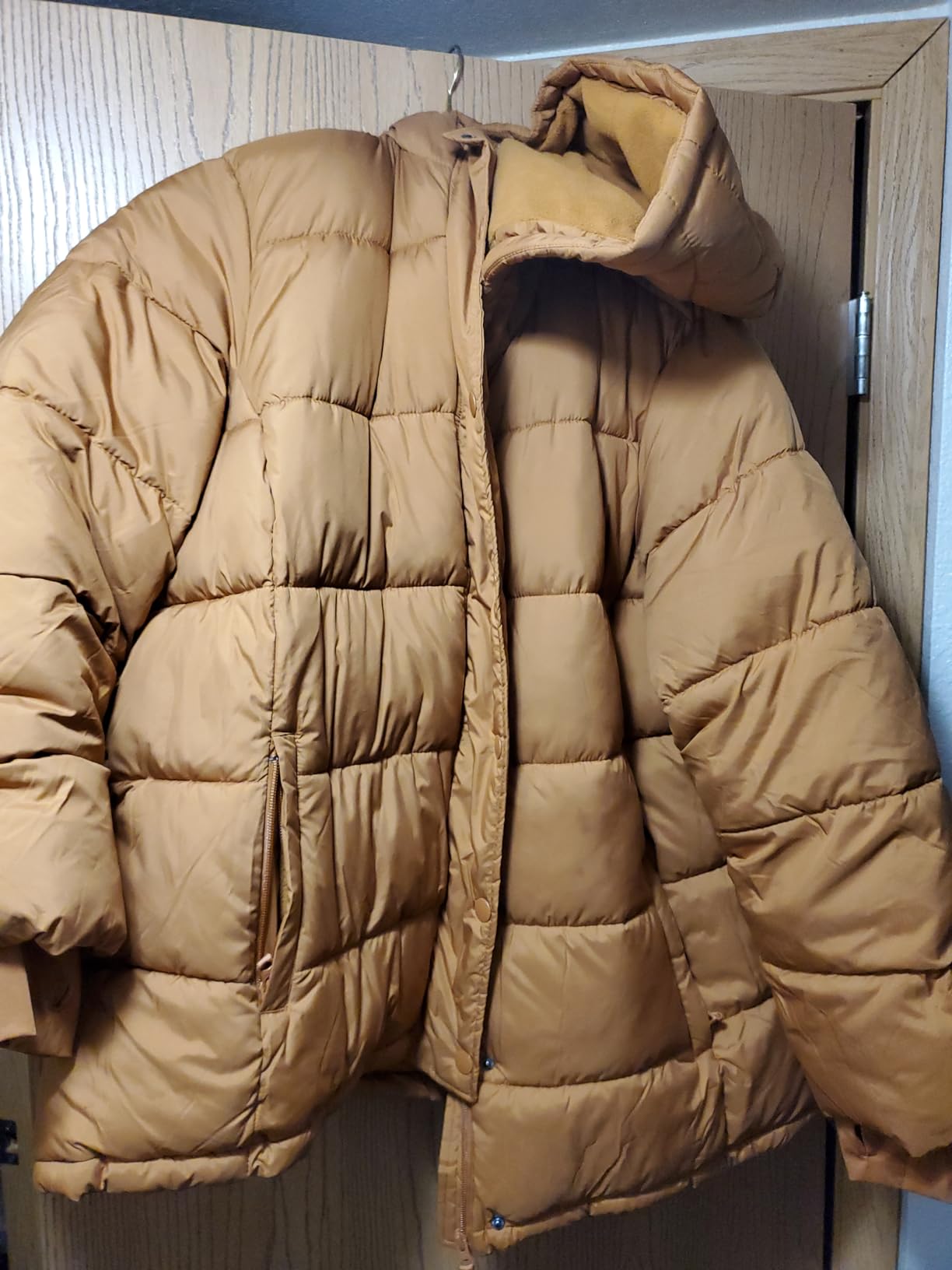 Amazon Essentials Women's Heavyweight Quilted Long-Sleeve Hooded Puffer Coat (Available in Plus Size) customer photo 1