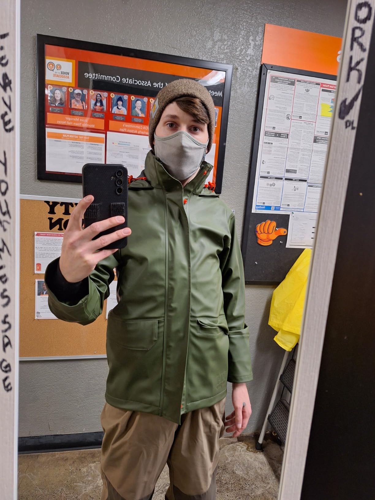 Helly Hansen Gale Rain Jacket - Waterproof Stretch Windbreaker - Packable Rain Jacket - Hiking Fishing Workwear customer photo 2