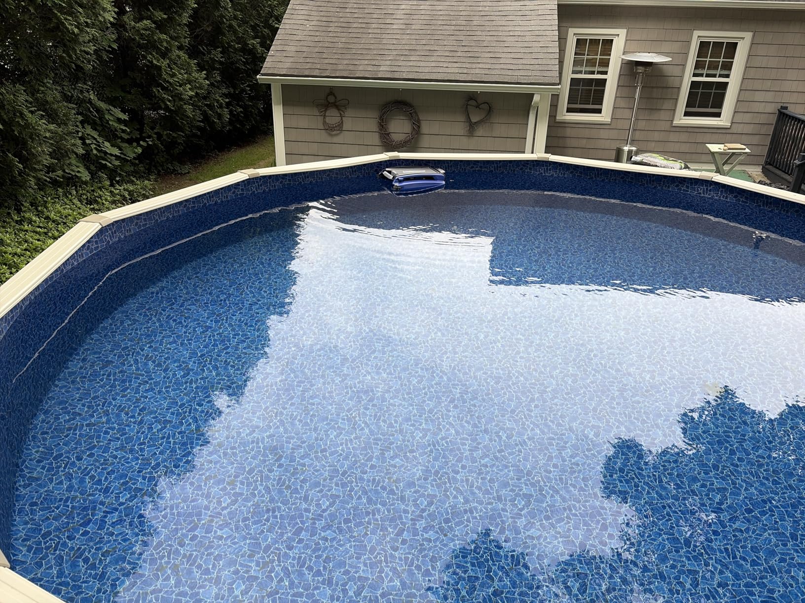 Betta SE Solar Powered Automatic Robotic Pool Surface Skimmer Cleaner with 24/7 Continuous Cleaning Battery Power and Re-Engineered Twin Salt Chlorine Tolerant Motors (Blue) customer photo 1