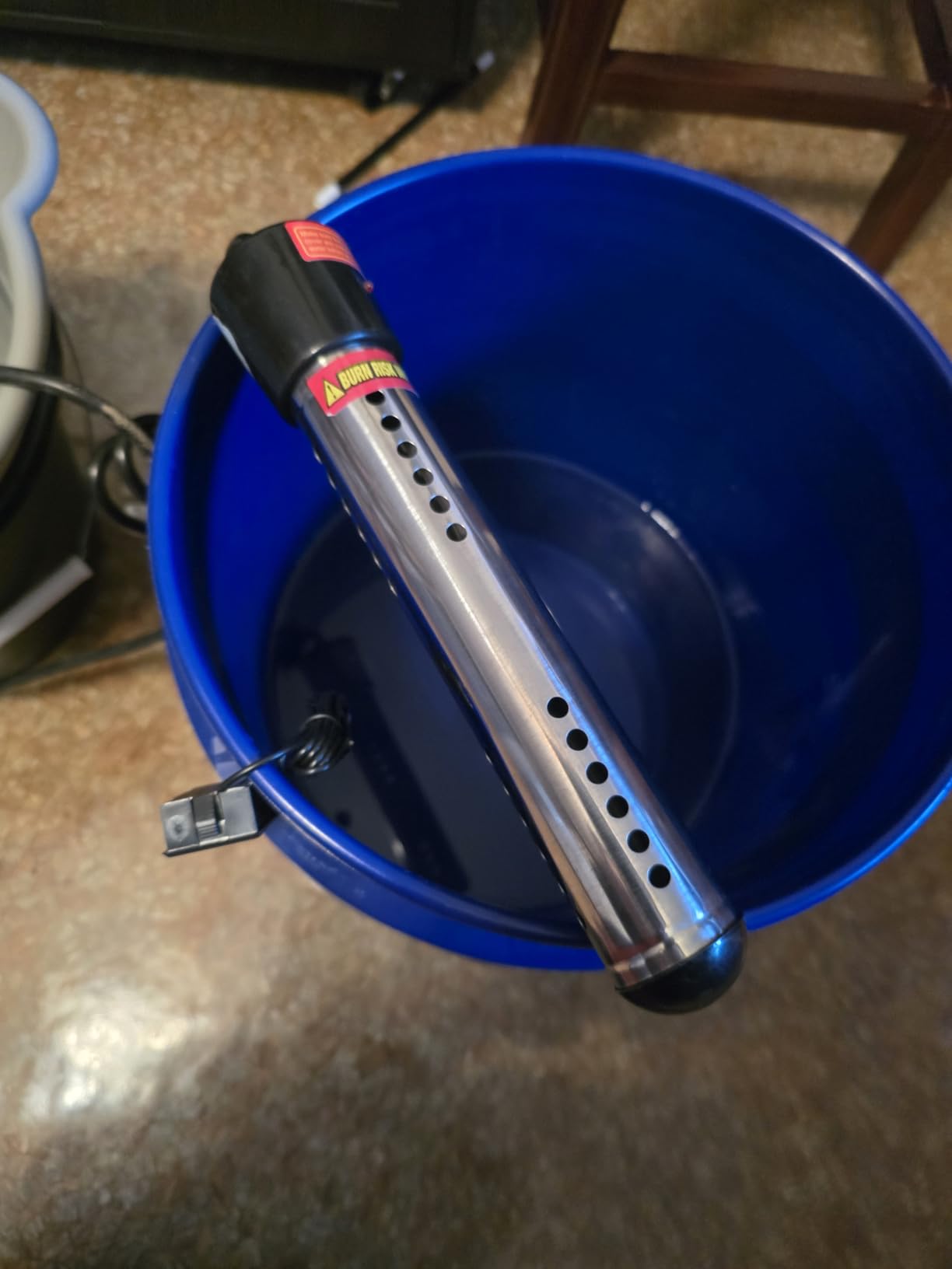 Immersion Water Heater Electric, 2000W Portable Hot Water Heater with 304 SS Guard & LCD Thermometer, Submersible Water Heater Heats up 5 Gallons of Water in Minutes for Bucket Bathtub Small Pool customer photo 1