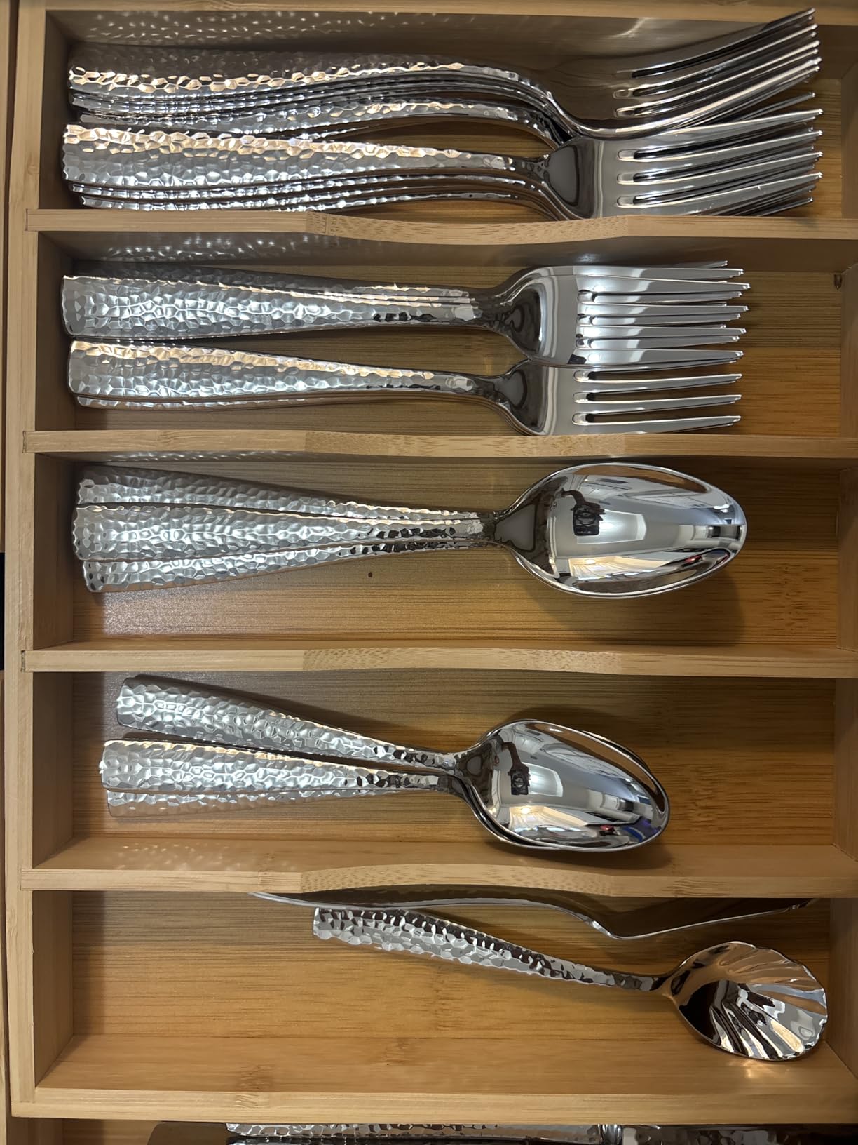KEAWELL Premium 20/45/65 Piece Louis Hammered Silverware Set with Squared Edge, 18/10 Stainless Steel, Service for 4/8/12, Fine Flatware Set, Dishwasher Safe (45) customer photo 1