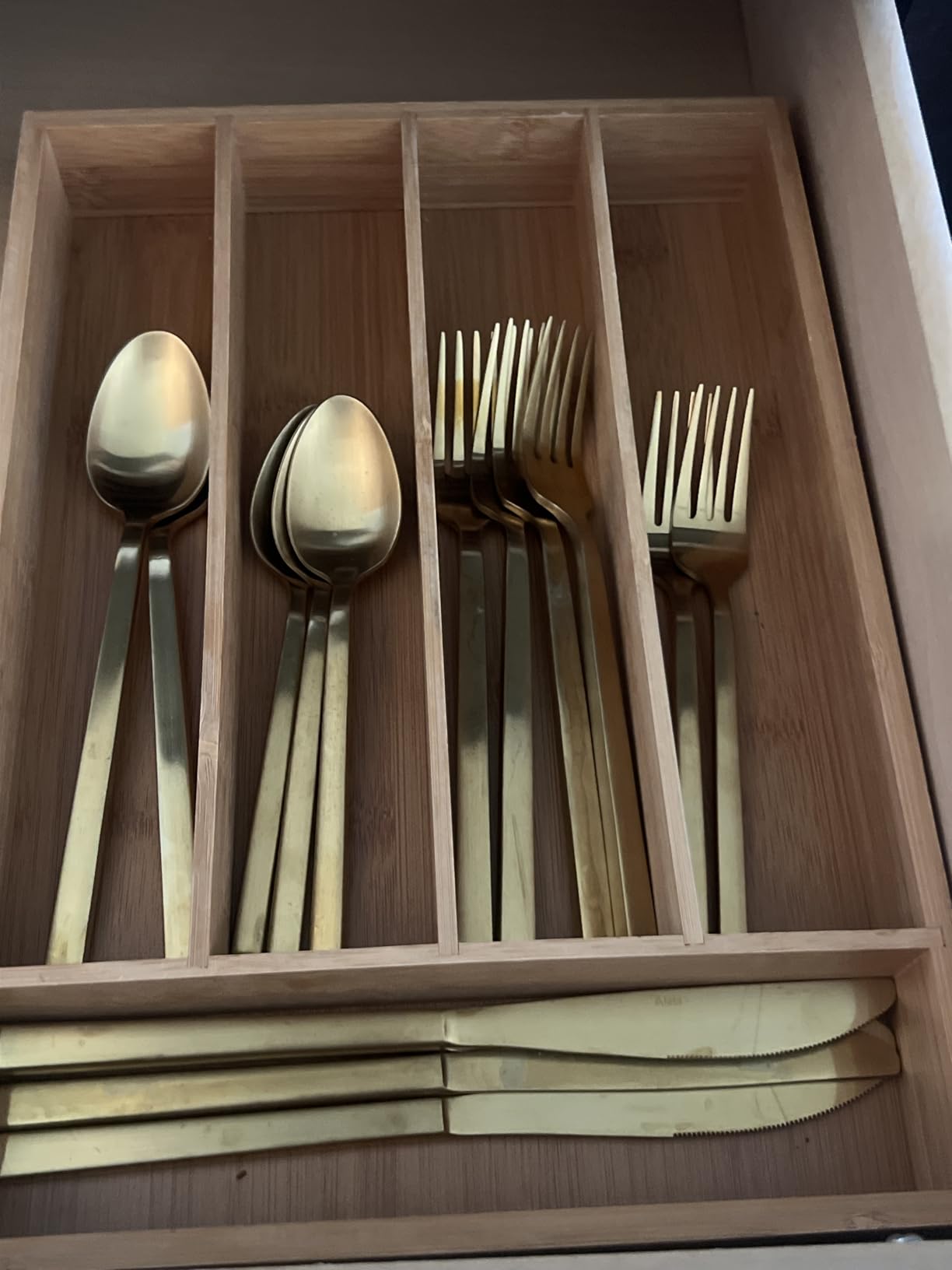 Alata Cube Gold 20-Piece Flatware Set, Forged Cutlery Set, Matte Gold Silverware Service for 4, Stainless Steel Tableware with Square Handle for Home/Restaurant, Dishwasher Safe customer photo 1