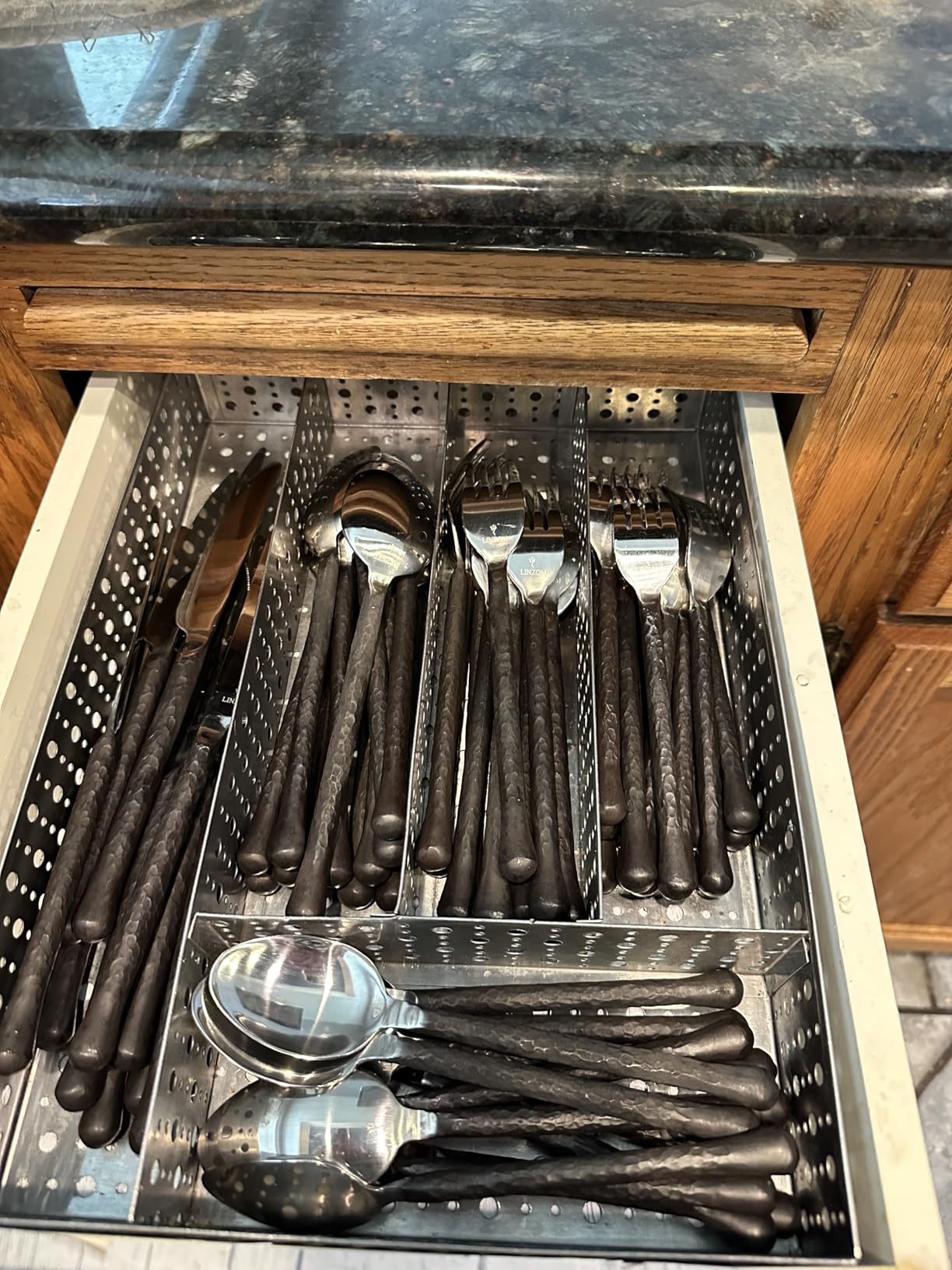 Glam Forged 20-Piece Titanium Gold Silverware Set, 18/10 Stainless Steel Flatware Service for 4, Shiny Gold Flatware, Unique Cutlery Set for Home Kitchen Restaurant Wedding, Dishwasher Safe customer photo 2