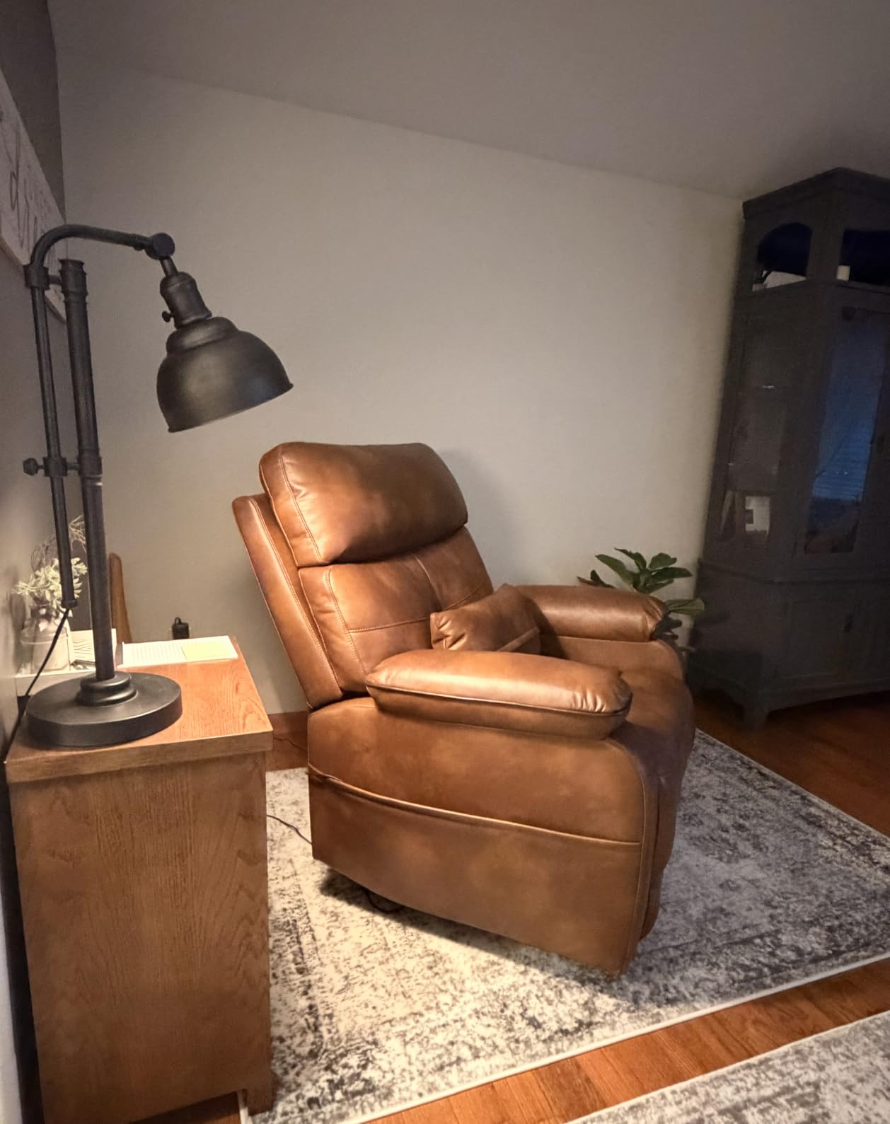Dual Motor Power Lift Recliner Chair for Adult & Elderly, Infinite Position Lay Flat Lift Chair with Heat & Massage, Cup Holder, Lumbar Pillow, Wireless Charger, USB Ports, Leather (Beige) customer photo 1