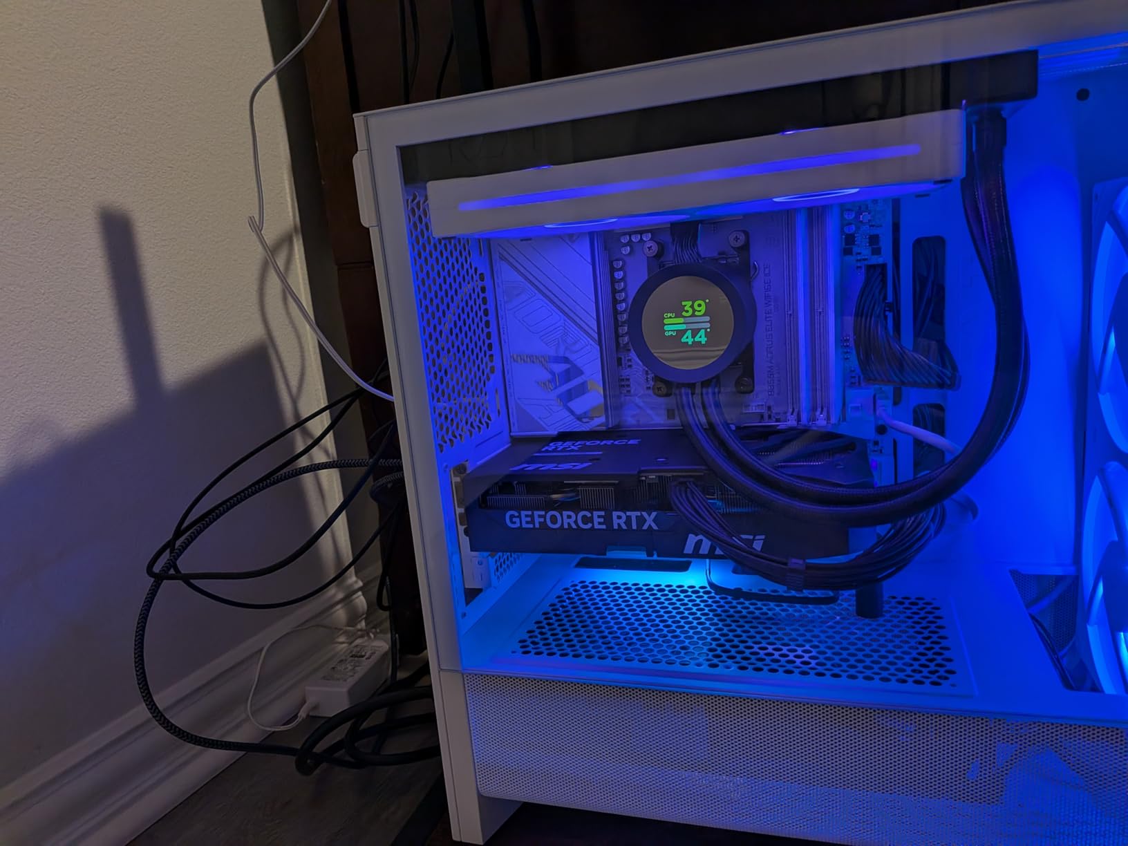 NZXT Kraken Plus 280 - AIO CPU Liquid Cooler - 240mm Radiator - 2 x F140P Fans - Customizable 1.54
