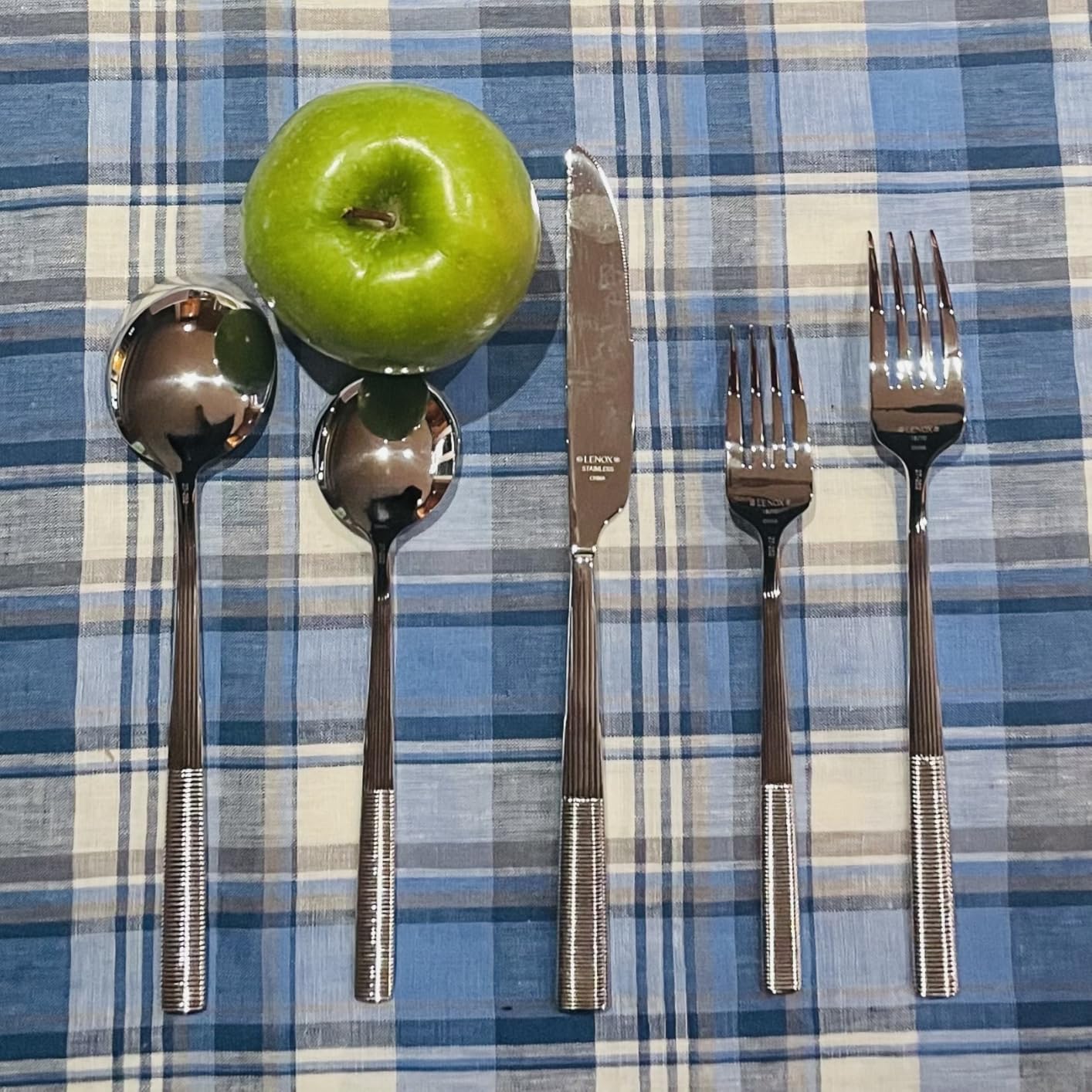 Lenox Silverware Set, Modulus Satin Champagne 20-Piece Flatware Set, Service For 4, 18/10 Stainless Steel, Dishwasher Safe, Cutlery Sets, Kitchen Utensils, Knives Spoons And Forks (Gold, 20 Pieces) customer photo 1