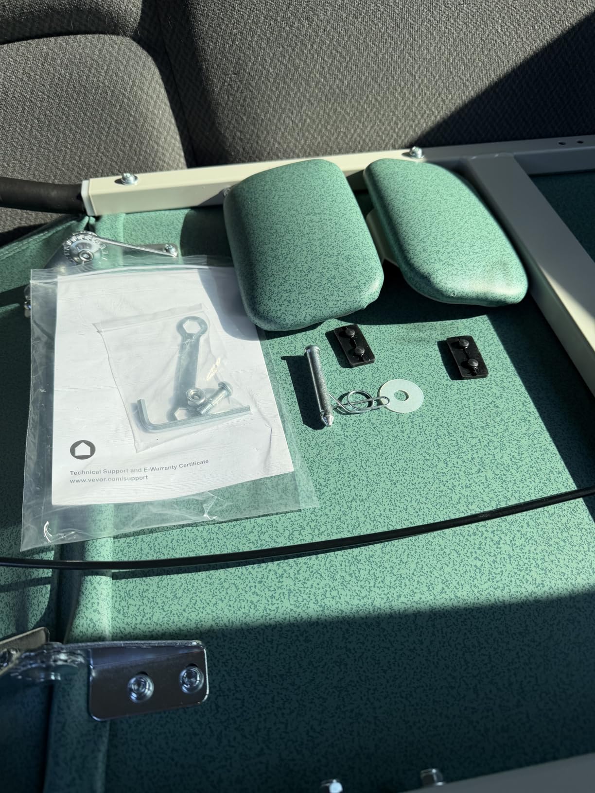 VEVOR Geri Chair Recliner, 4-Position Reclining Geri Chair with 2 Trays, 250 lbs Capacity Trendelenburg Medical Recliner Chair with 4 Wheels customer photo 1