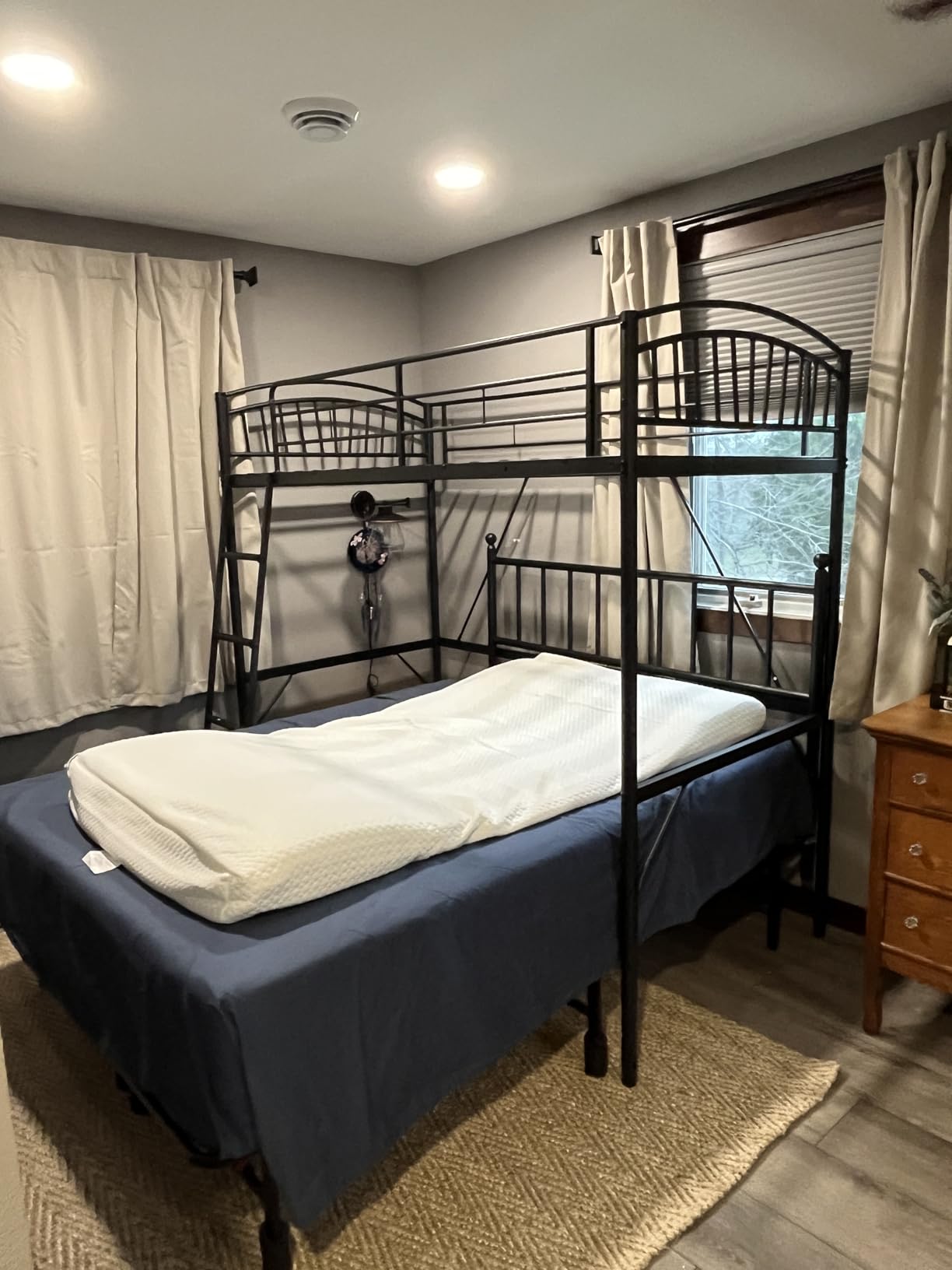 Decofy Metal Loft Bed Twin Size, Heavy Duty Loft Bed with Bedside Caddy, EVA Anti-Slip Ladder with Sturdy Guardrails, Space-Saving Twin Size Loft Bed for Teens & Adults for Bedroom Dorm (Black) customer photo 2