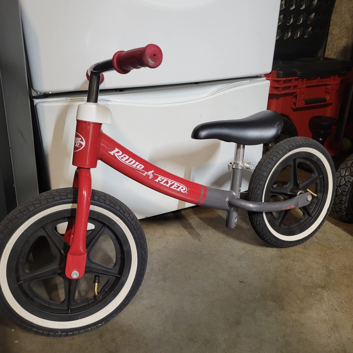 Radio Flyer Air Ride Balance Bike, Red, for Kids Ages 1.5-5 customer photo 1